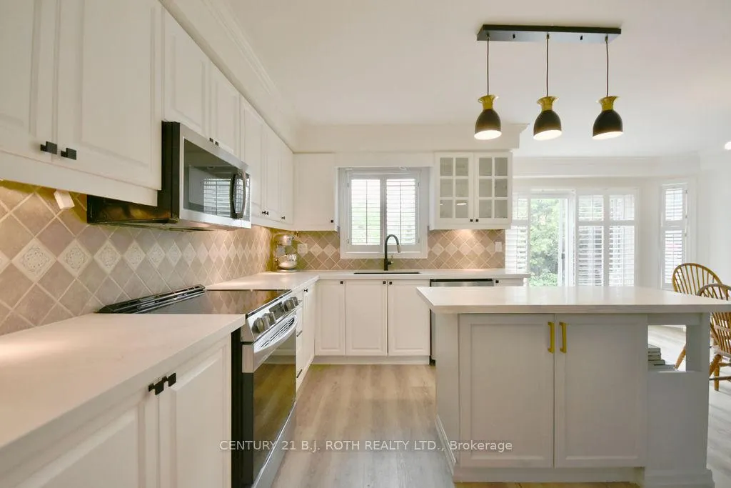 Photo 8 of 58 Brushwood Crescent, Barrie, Bayshore — HOMEH