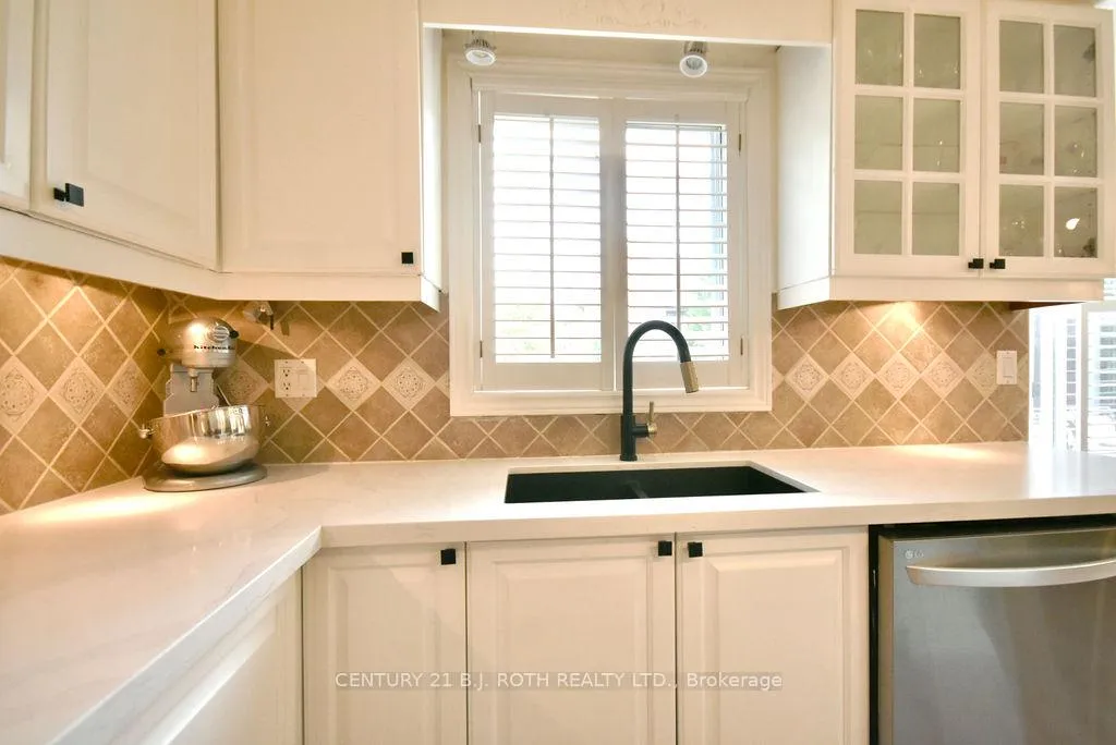 Photo 9 of 58 Brushwood Crescent, Barrie, Bayshore — HOMEH
