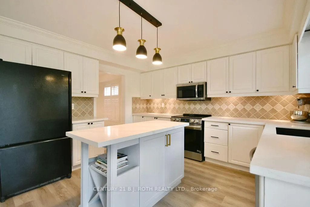 Photo 10 of 58 Brushwood Crescent, Barrie, Bayshore — HOMEH