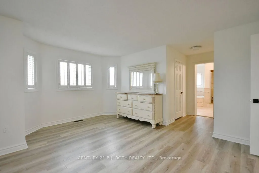 Photo 14 of 58 Brushwood Crescent, Barrie, Bayshore — HOMEH