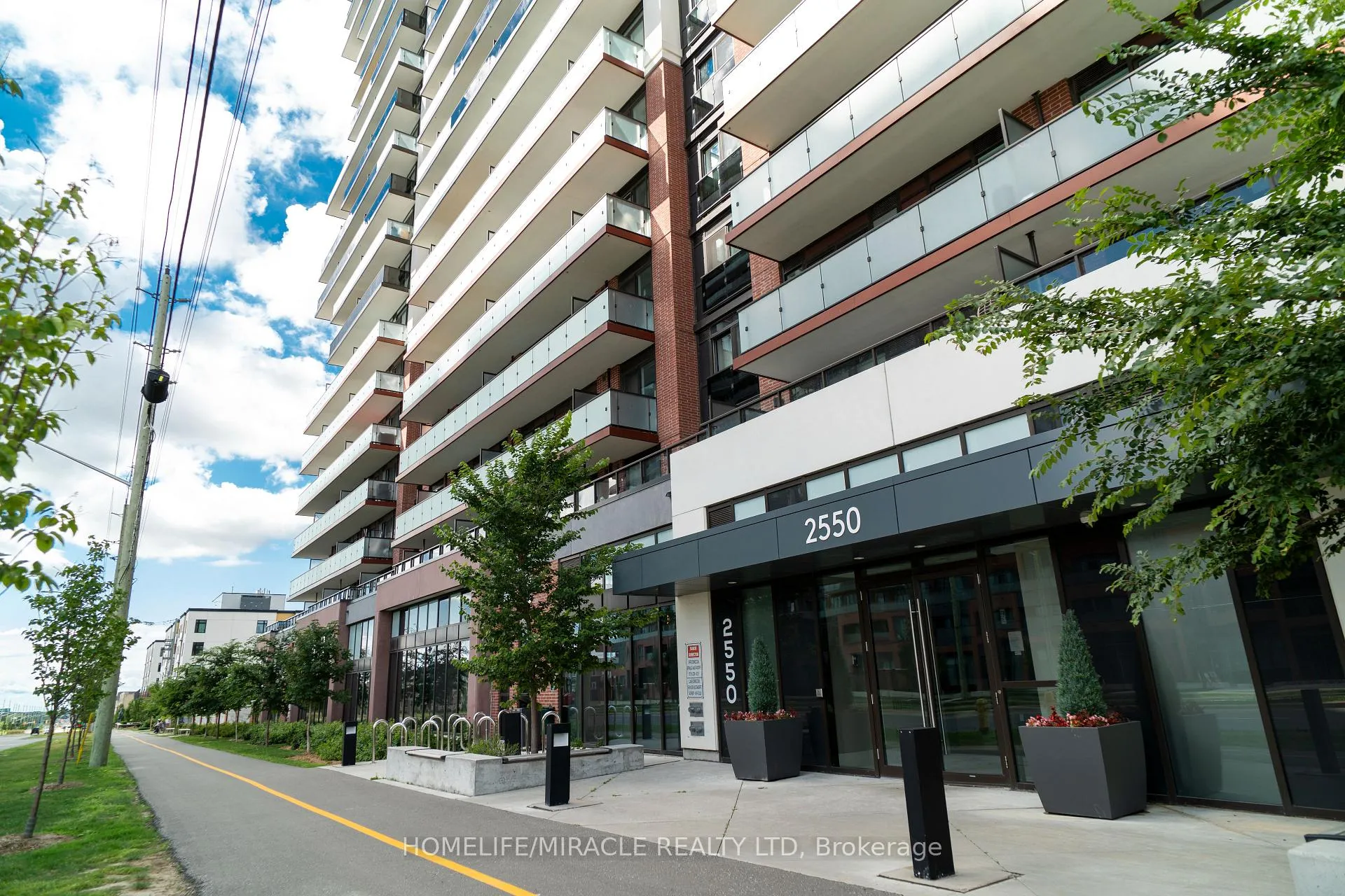 Front of Unit #2419, 2550 Simcoe Street N