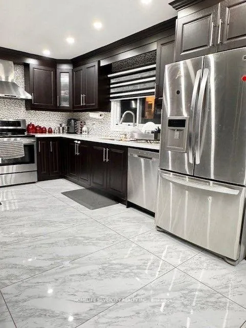 Photo 4 of 32 Oaklea Boulevard, Brampton, Fletcher's Creek South — HOMEH