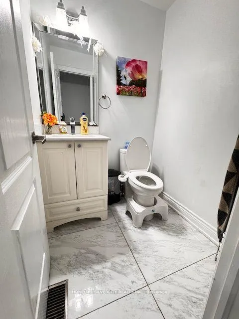 Photo 10 of 32 Oaklea Boulevard, Brampton, Fletcher's Creek South — HOMEH
