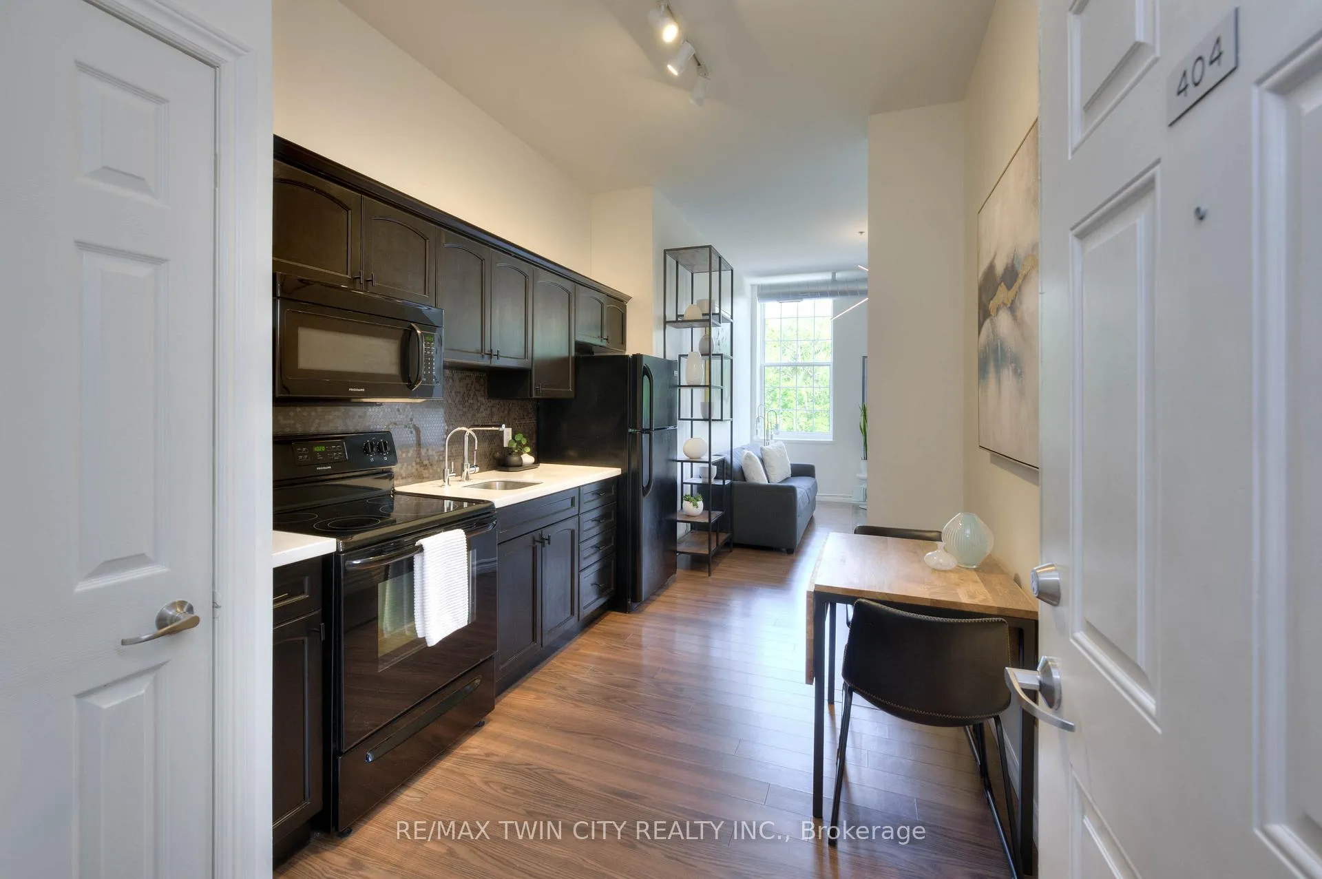Photo 3 of Unit 404, 140 West River Street, Brant, Paris — HOMEH