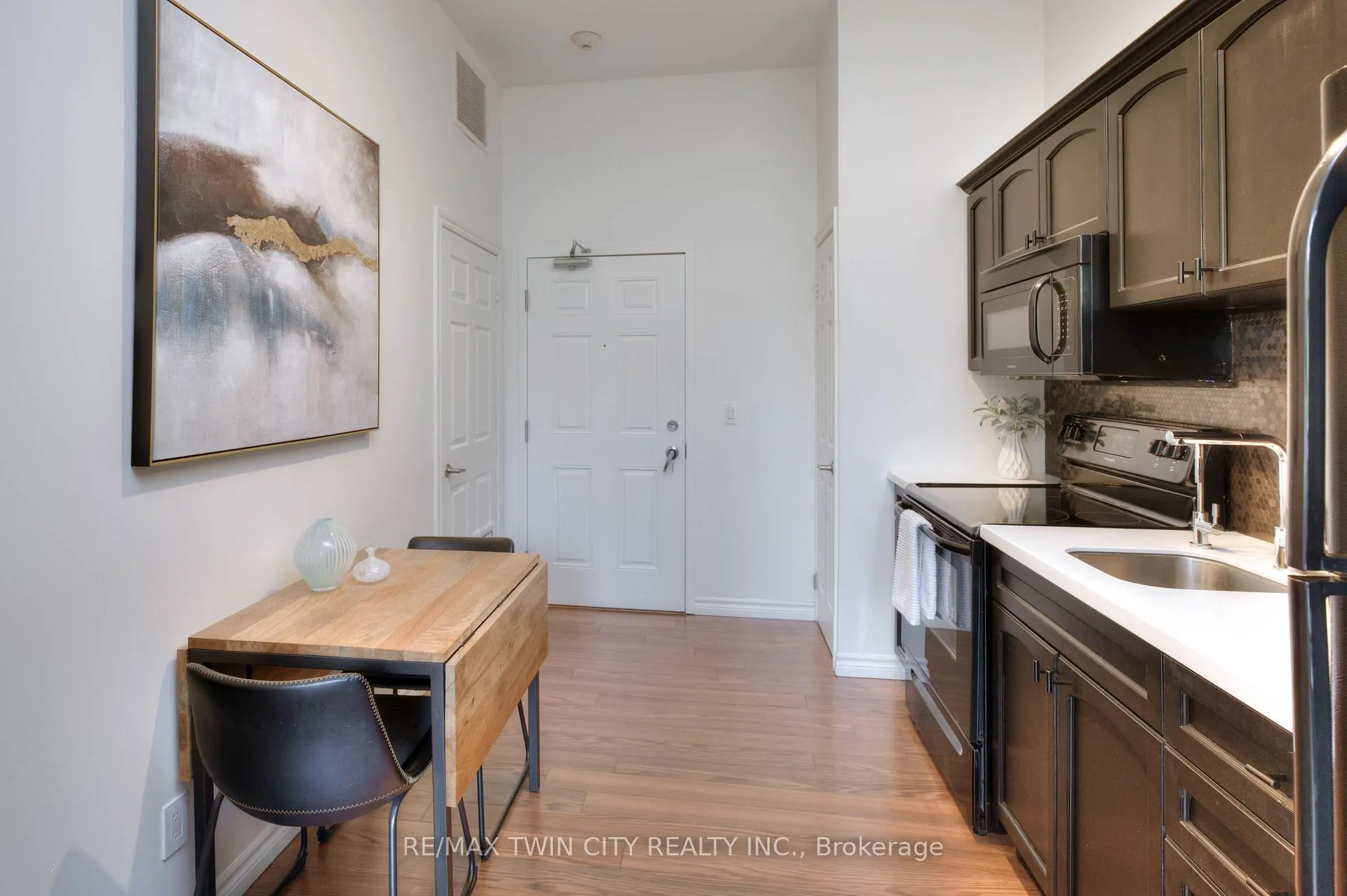 Photo 5 of Unit 404, 140 West River Street, Brant, Paris — HOMEH