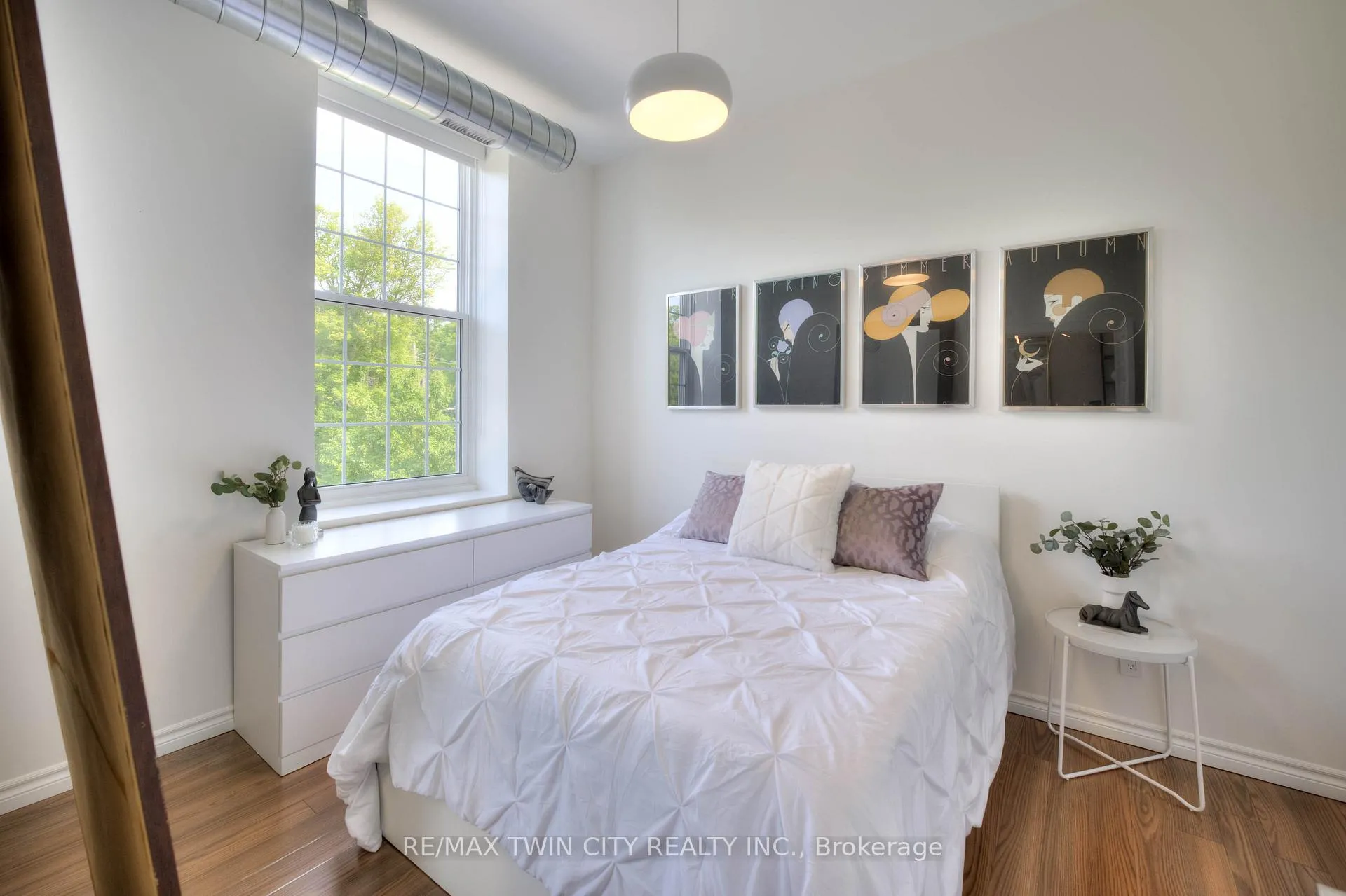 Photo 11 of Unit 404, 140 West River Street, Brant, Paris — HOMEH