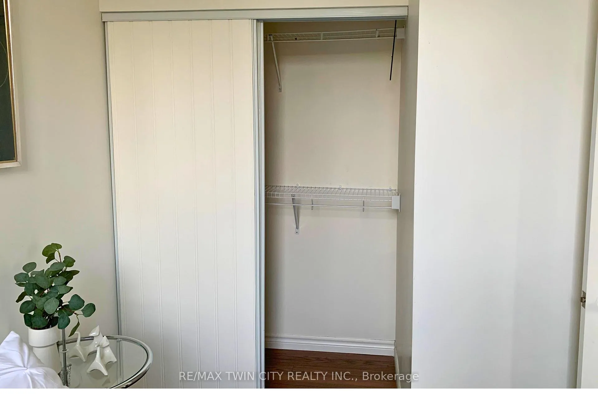 Photo 12 of Unit 404, 140 West River Street, Brant, Paris — HOMEH