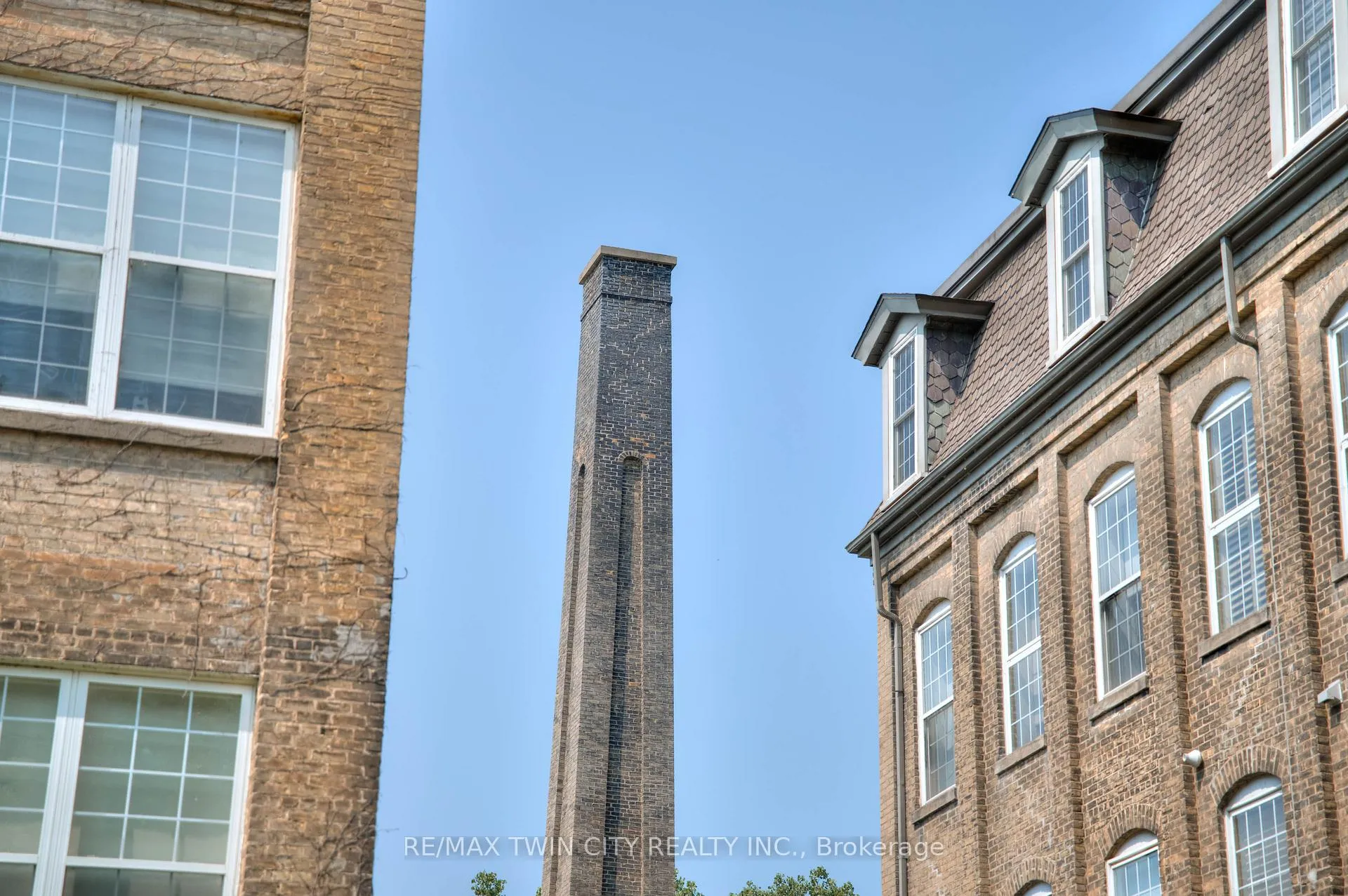 Photo 19 of Unit 404, 140 West River Street, Brant, Paris — HOMEH
