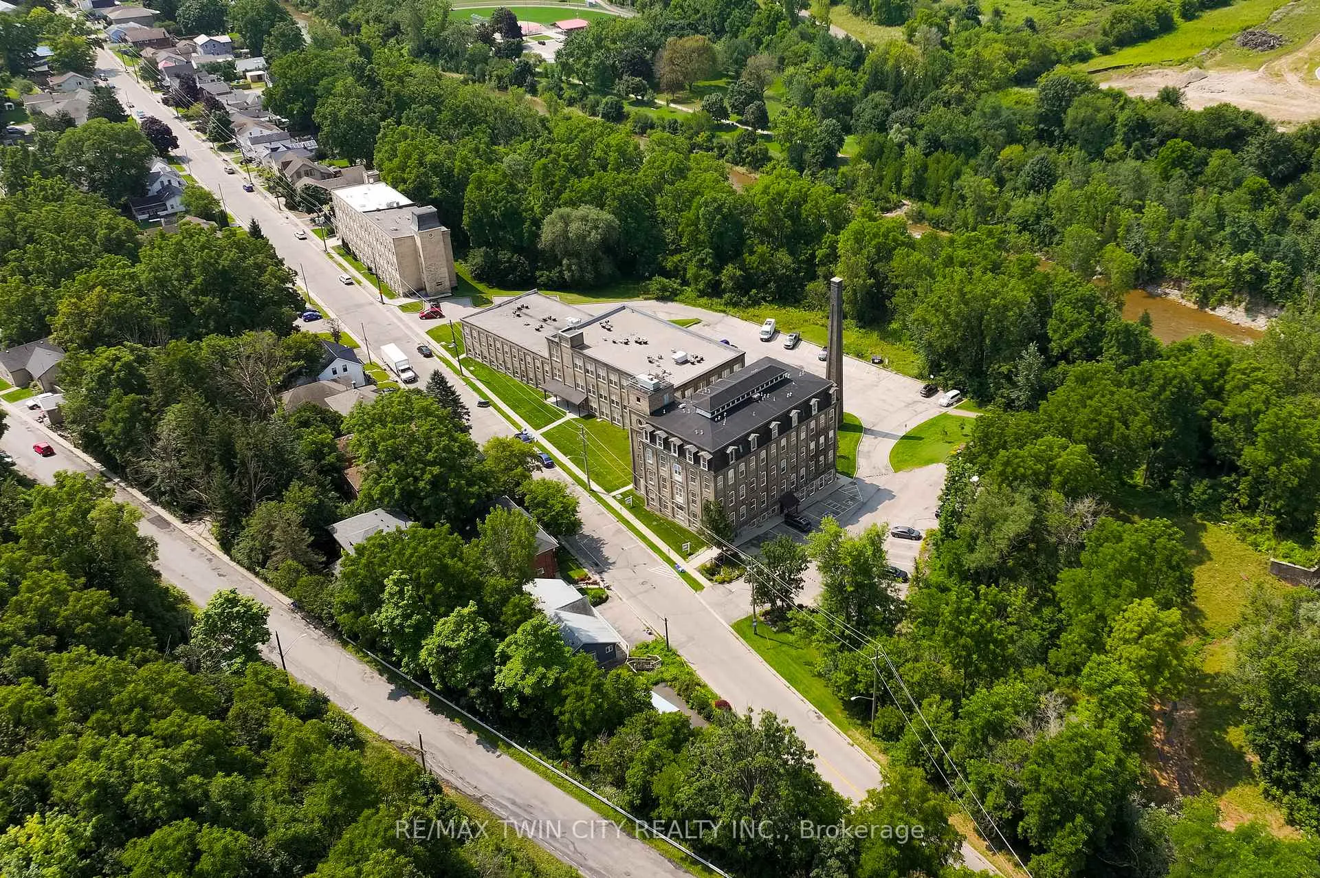 Photo 21 of Unit 404, 140 West River Street, Brant, Paris — HOMEH
