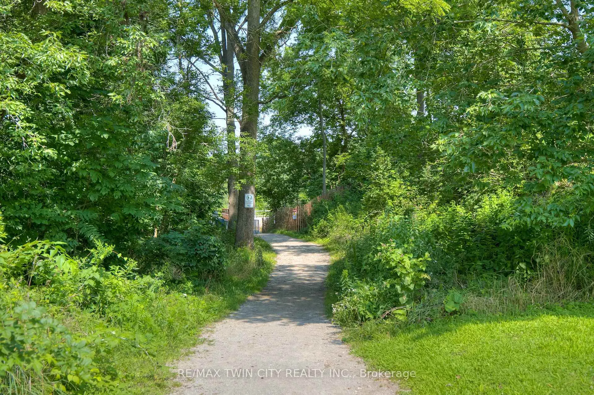 Photo 24 of Unit 404, 140 West River Street, Brant, Paris — HOMEH