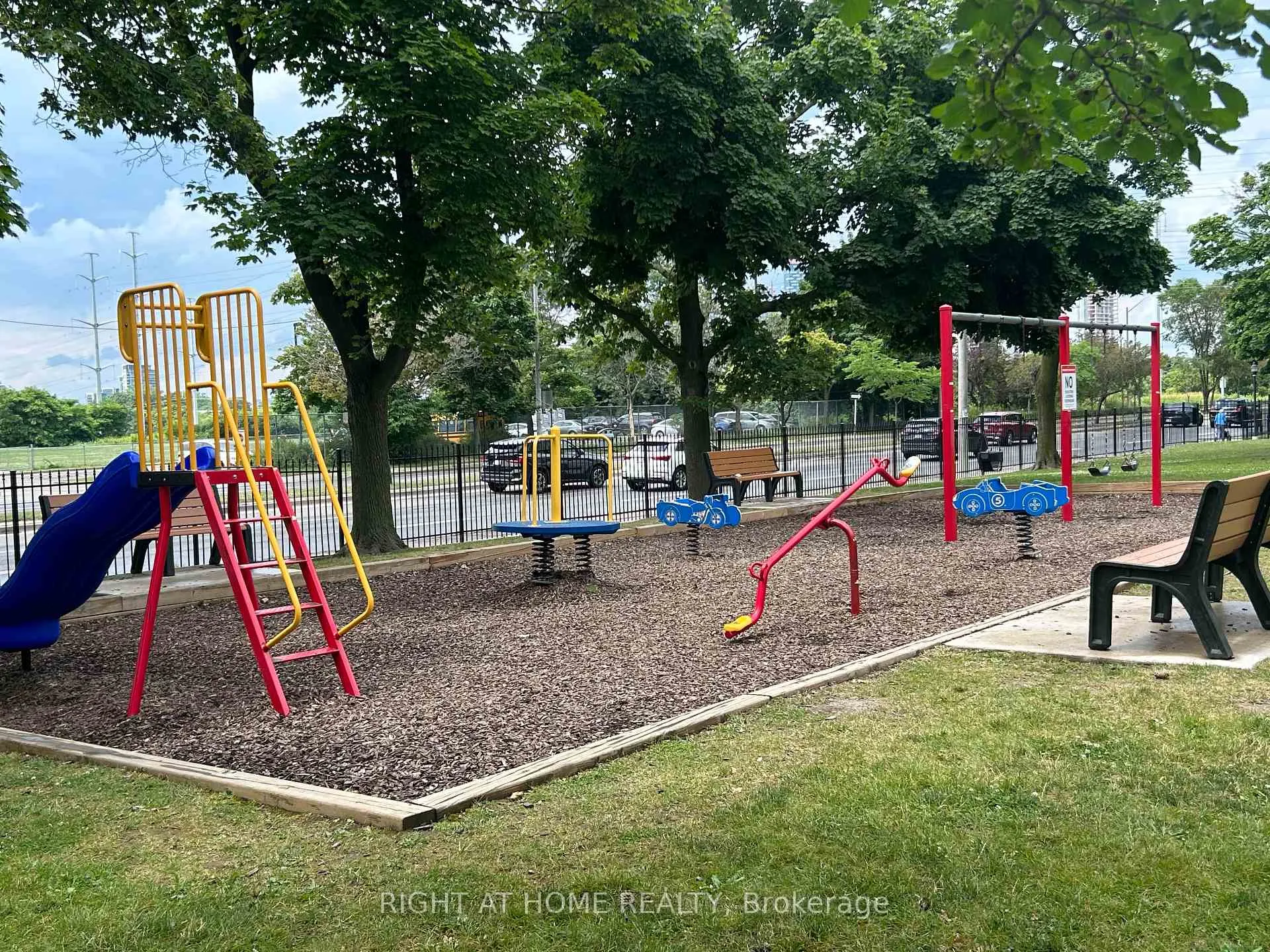 Photo 4 of Unit 1608, 715 Don Mills Road, Toronto, Flemingdon Park — HOMEH