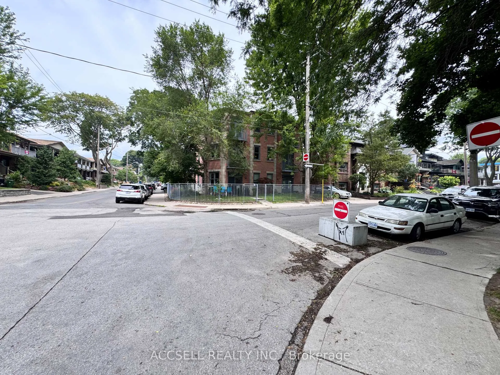 Photo 2 of Unit 302, 15 Glen Manor Drive, Toronto, The Beaches — HOMEH