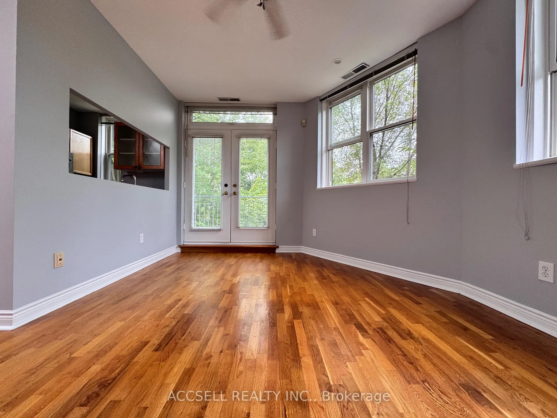 Photo 5 of Unit 302, 15 Glen Manor Drive, Toronto, The Beaches — HOMEH