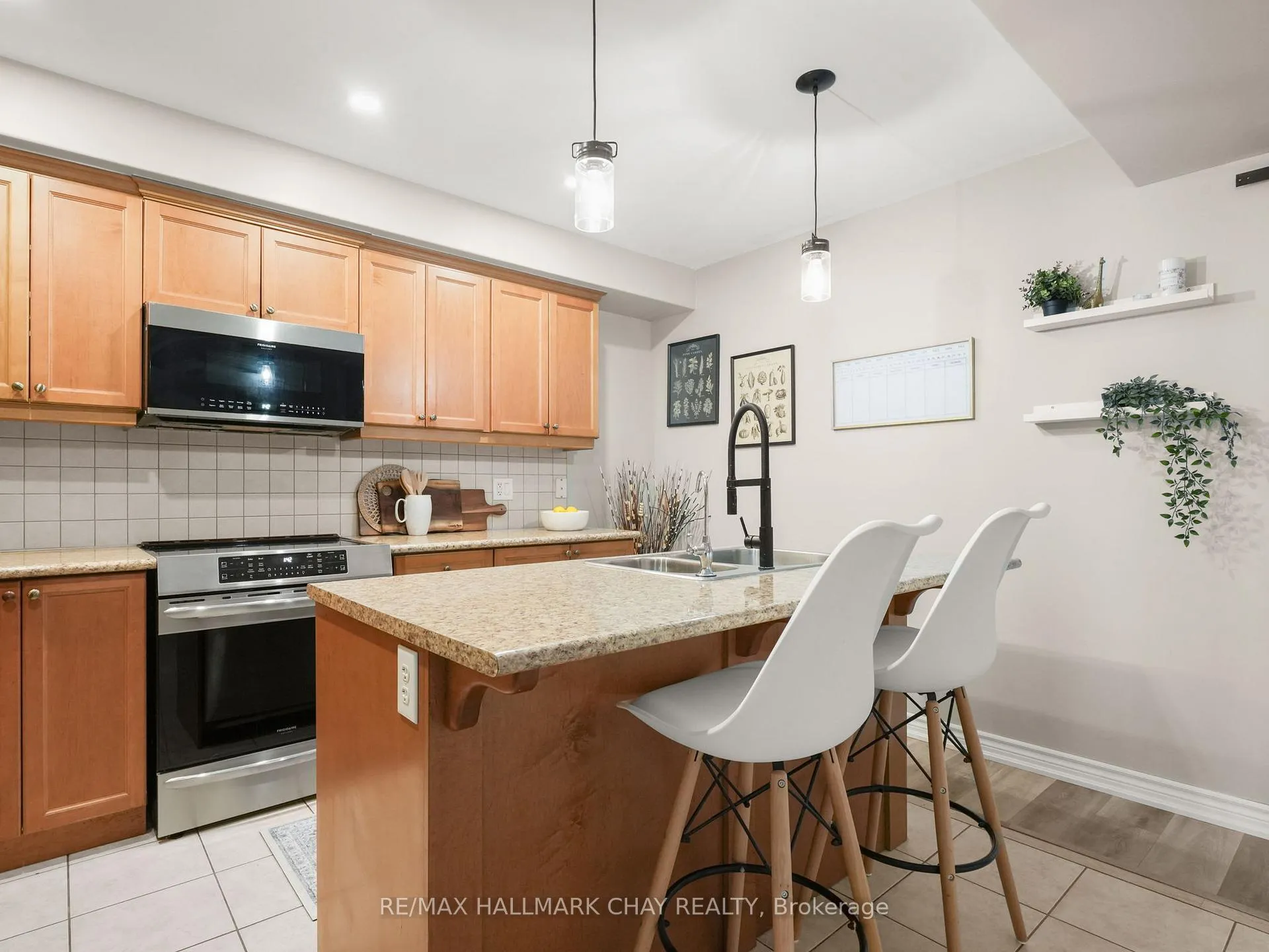 Photo 7 of 112 Pearl Drive, Orillia — HOMEH