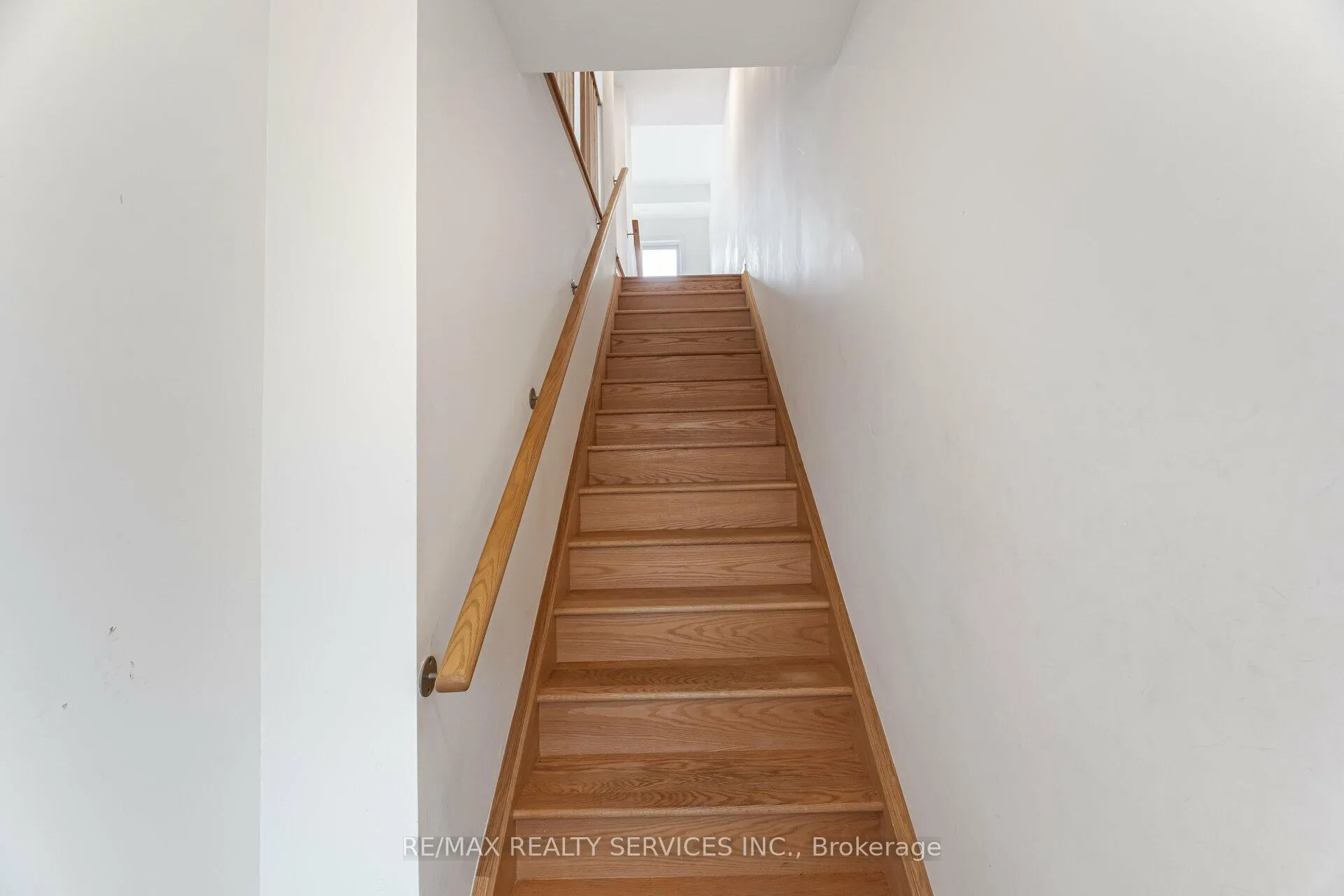 Photo 4 of Unit 98, 85 Danzatore Path, Oshawa, Windfields — HOMEH