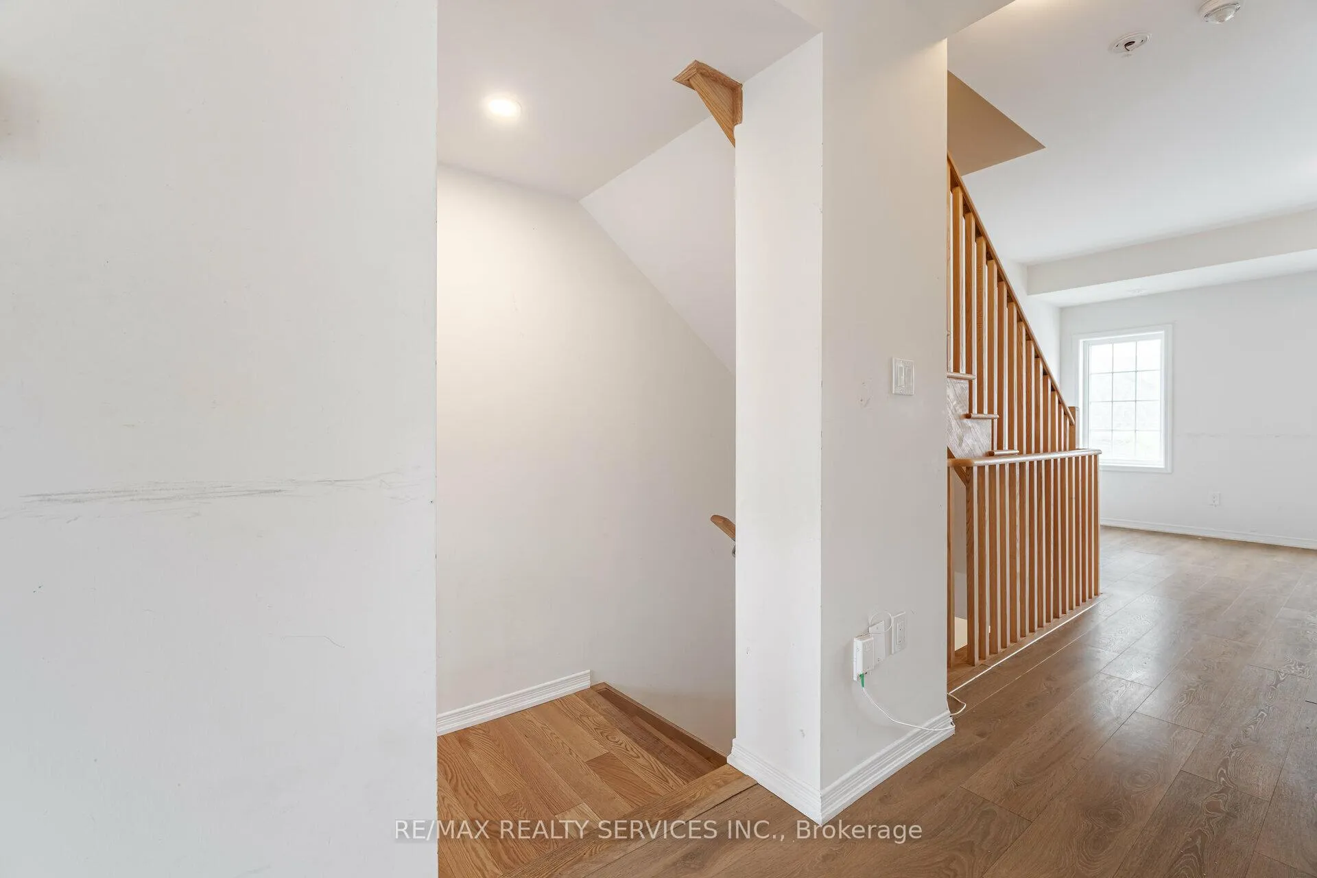 Photo 5 of Unit 98, 85 Danzatore Path, Oshawa, Windfields — HOMEH
