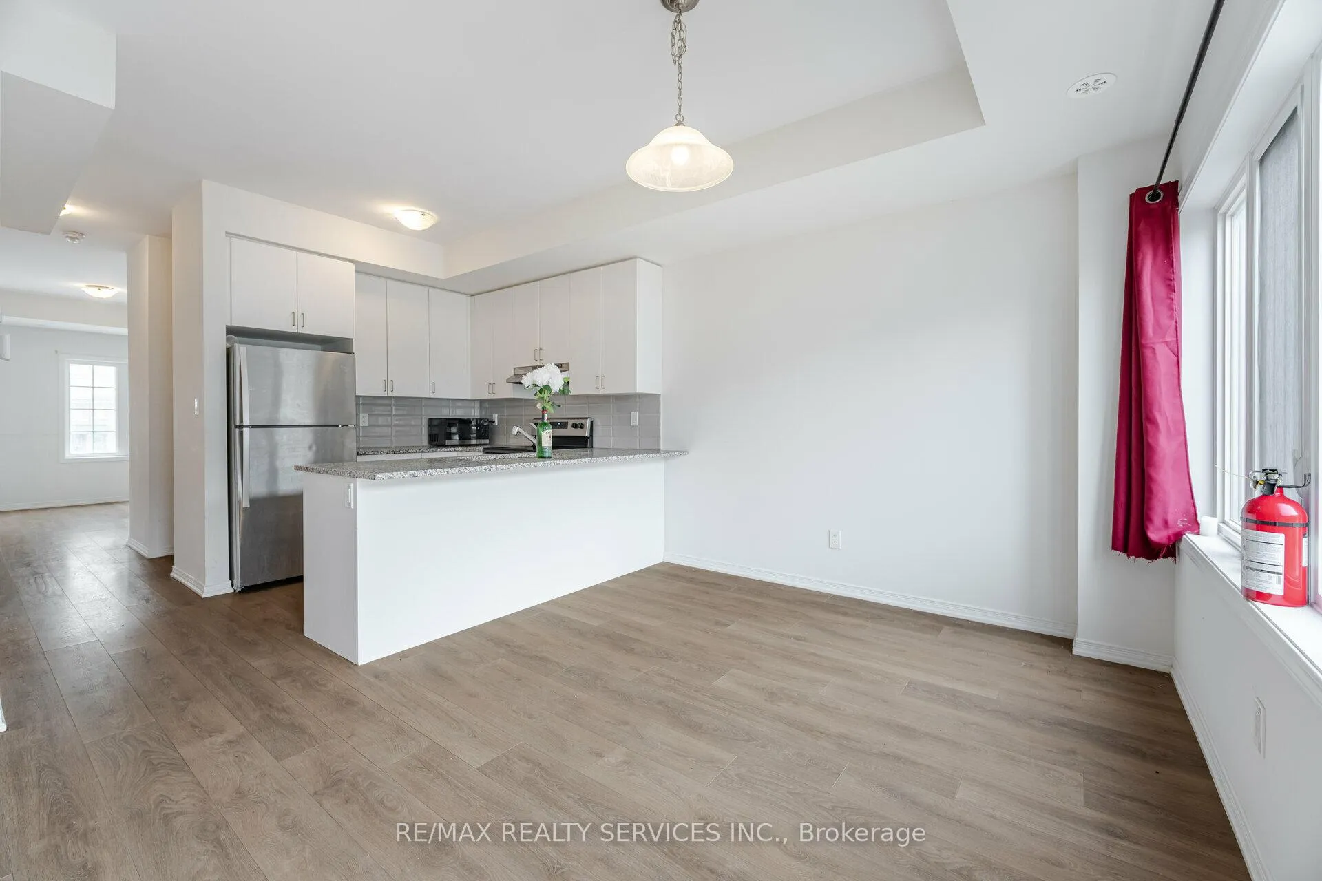 Photo 8 of Unit 98, 85 Danzatore Path, Oshawa, Windfields — HOMEH