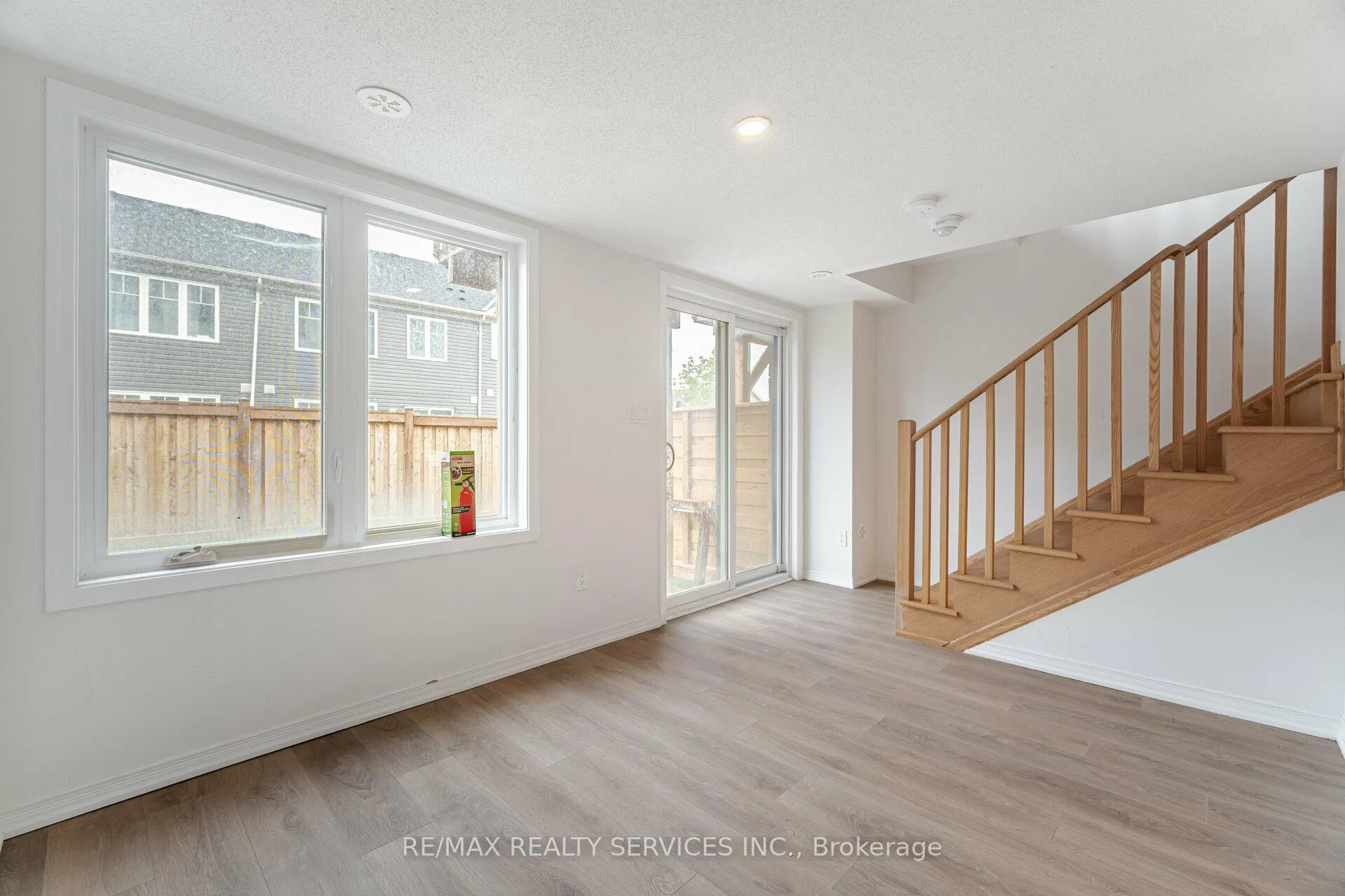 Photo 29 of Unit 98, 85 Danzatore Path, Oshawa, Windfields — HOMEH