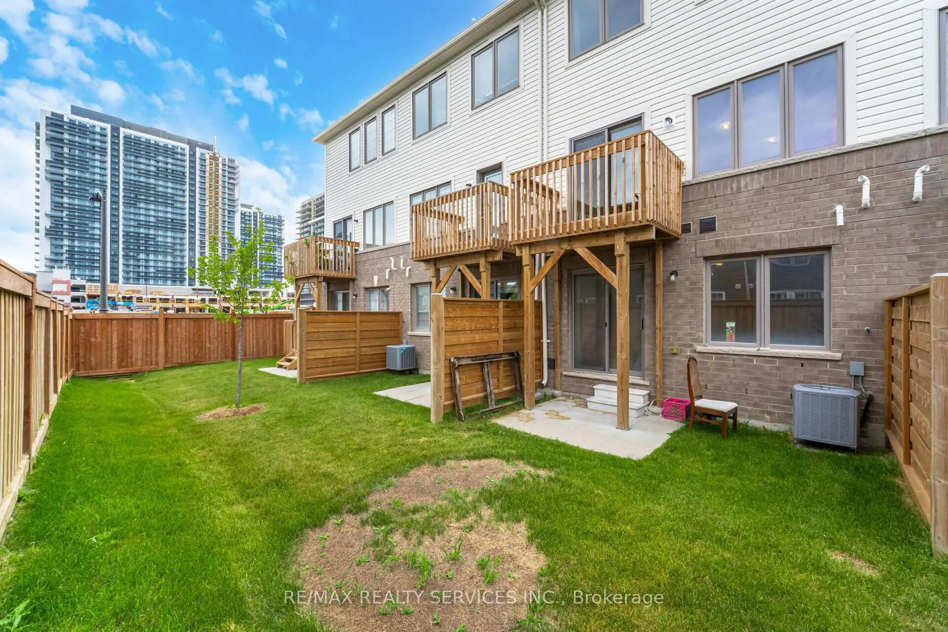 Photo 32 of Unit 98, 85 Danzatore Path, Oshawa, Windfields — HOMEH