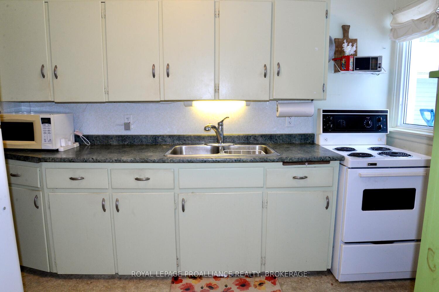 Photo 12 of 615 Hillside Drive, Gananoque — HOMEH