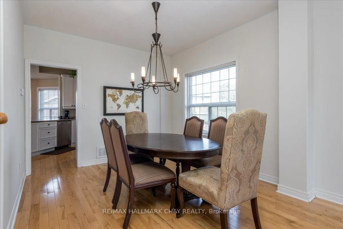 Photo 5 of 11 Sovereign's Gate, Barrie, Innis-Shore — HOMEH