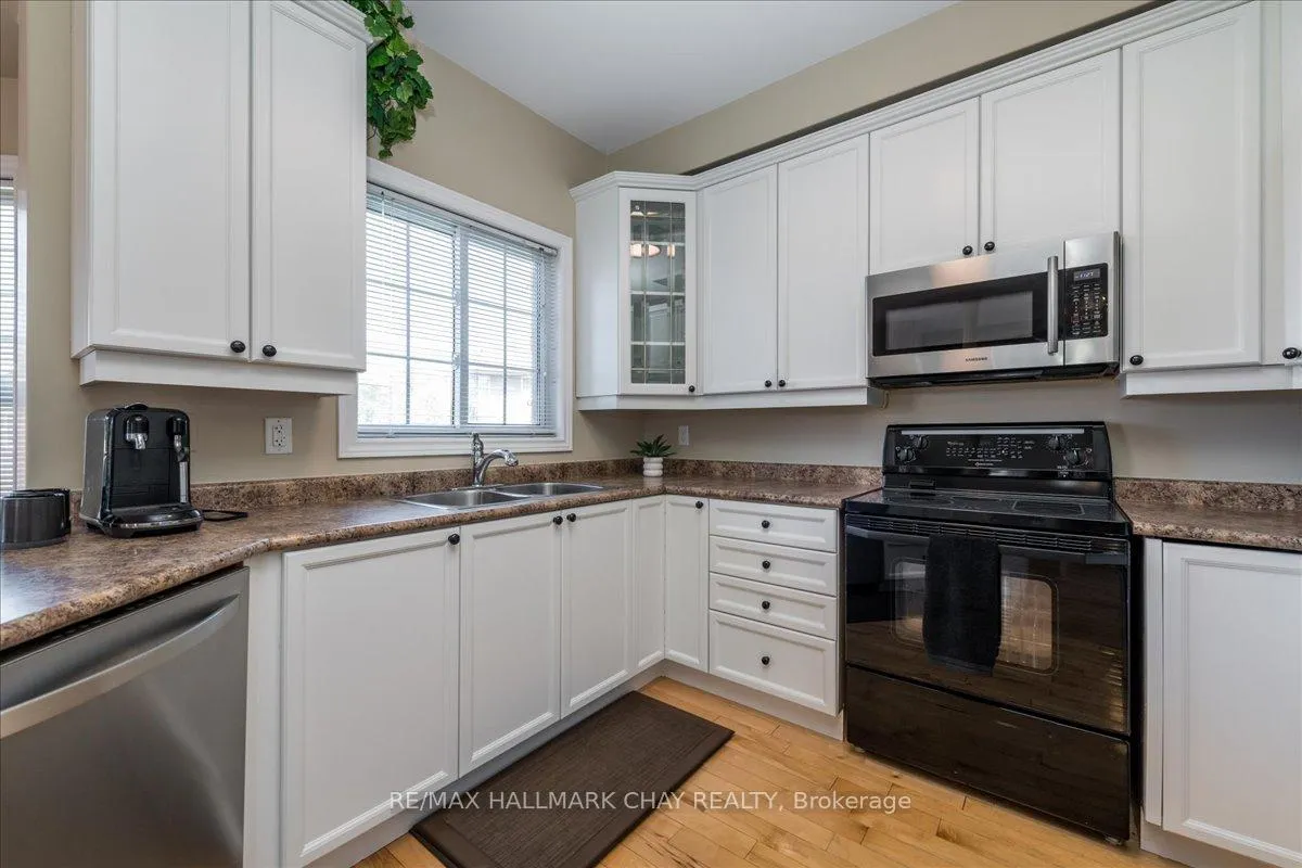 Photo 7 of 11 Sovereign's Gate, Barrie, Innis-Shore — HOMEH