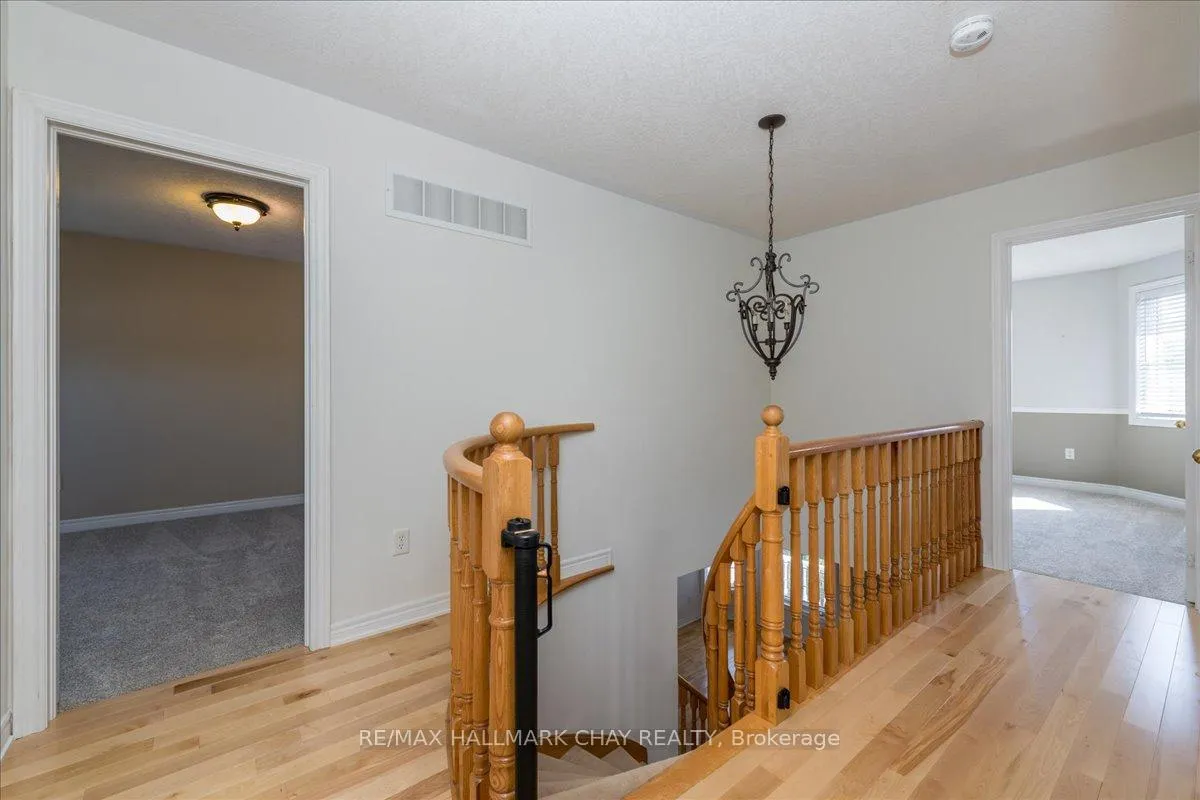 Photo 17 of 11 Sovereign's Gate, Barrie, Innis-Shore — HOMEH
