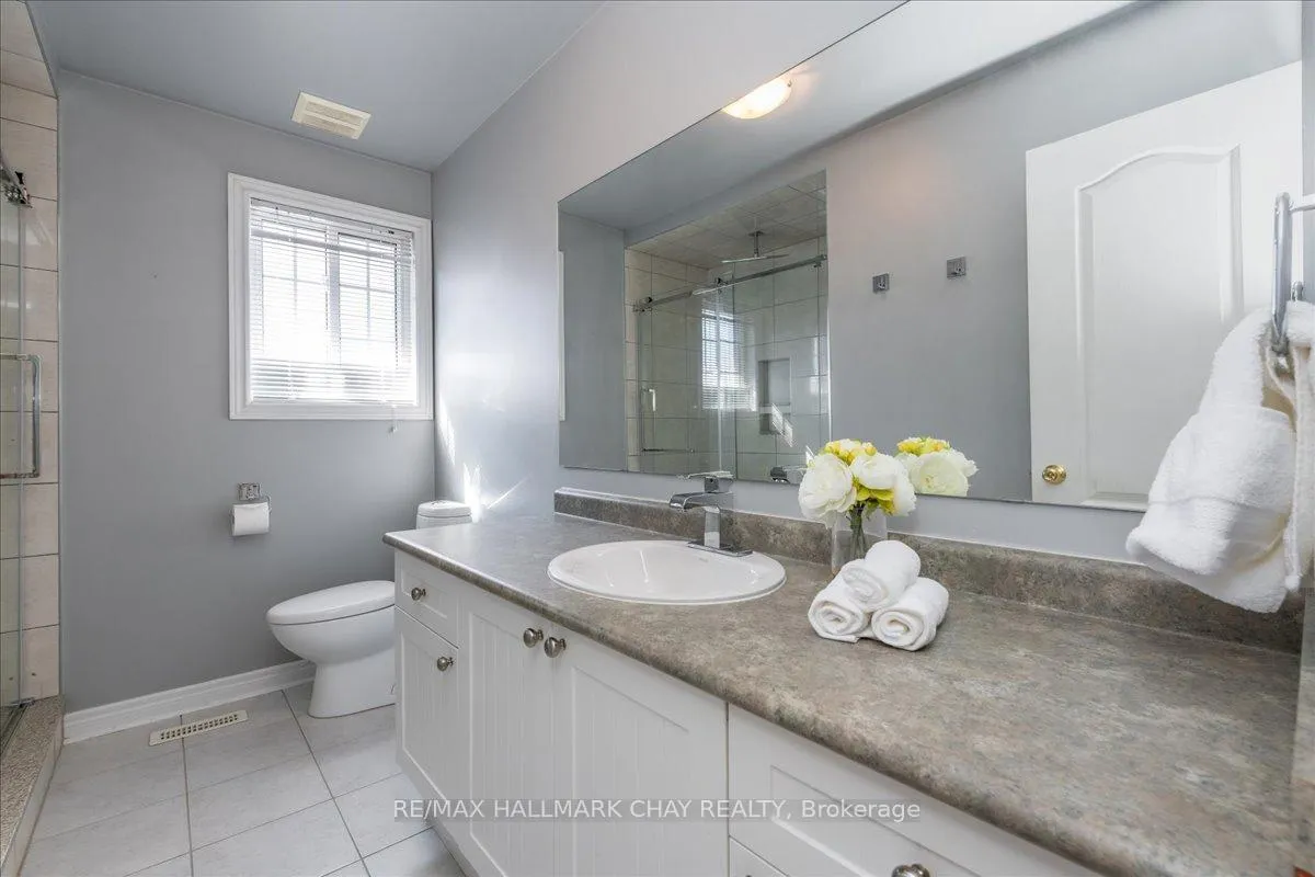 Photo 23 of 11 Sovereign's Gate, Barrie, Innis-Shore — HOMEH