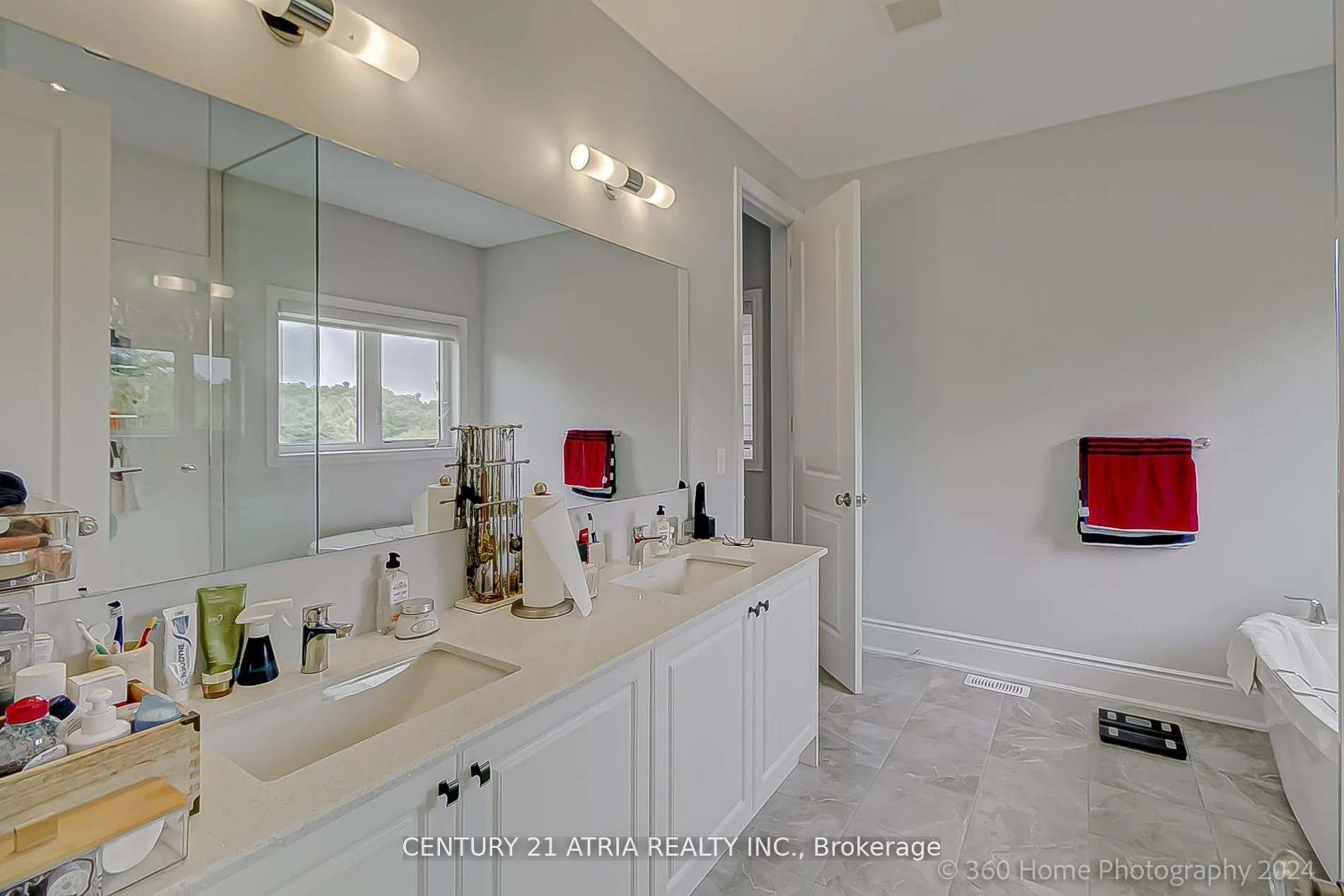 Photo 17 of 51 Woodhaven Avenue, Aurora, Aurora Estates — HOMEH
