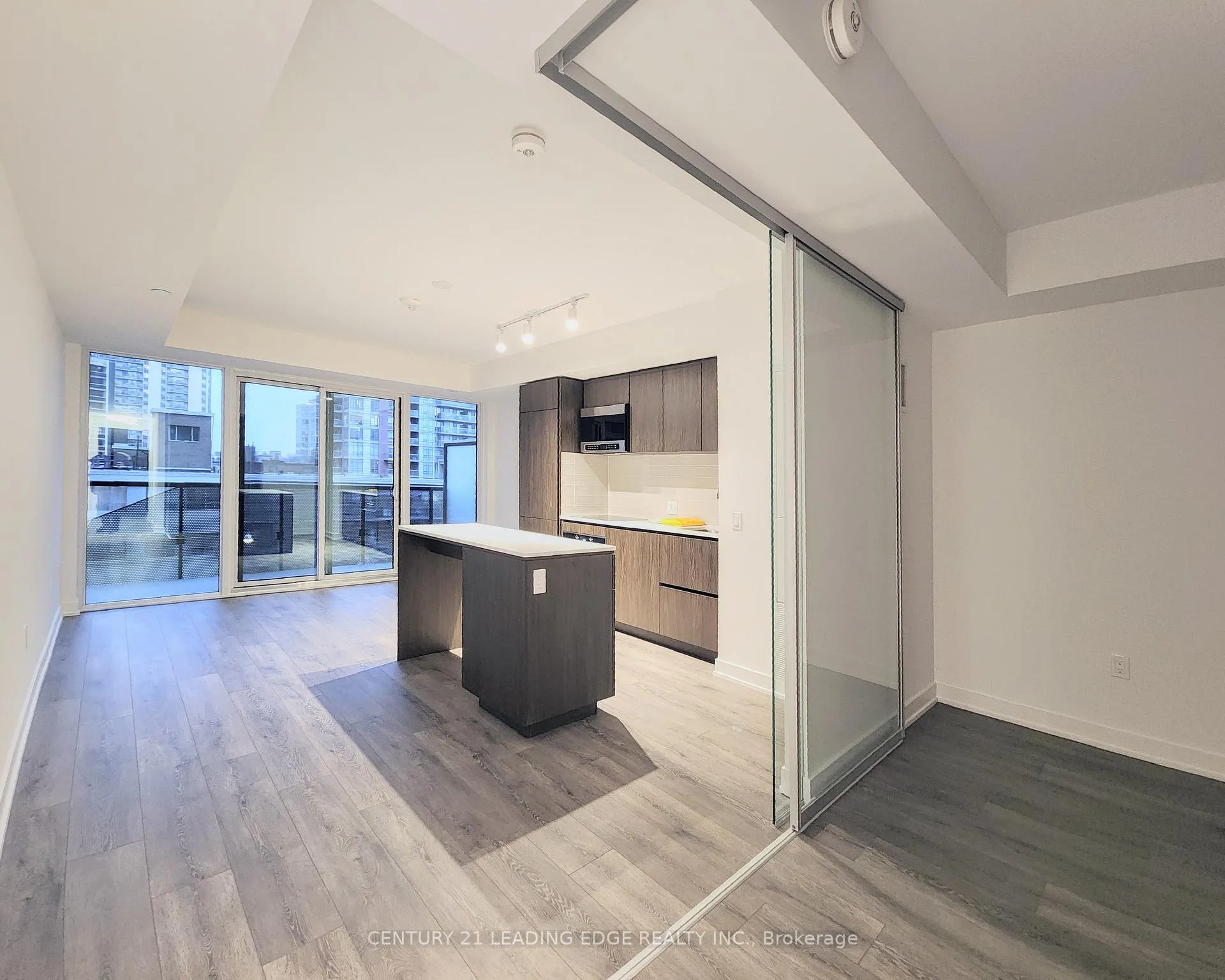 Front of Unit 412 N, 117 Broadway Avenue N
