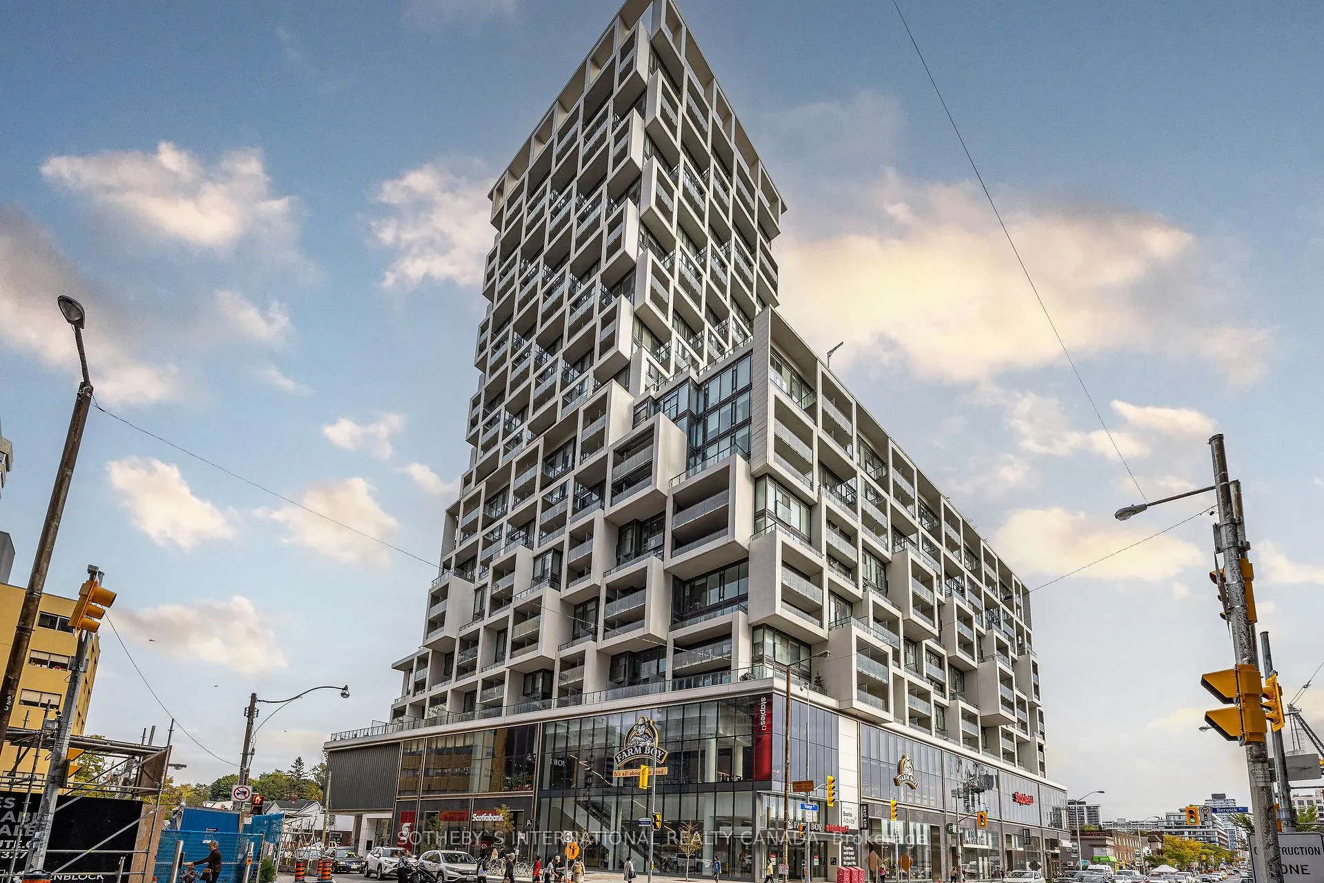 Front of Unit 905, 5 Soudan Avenue