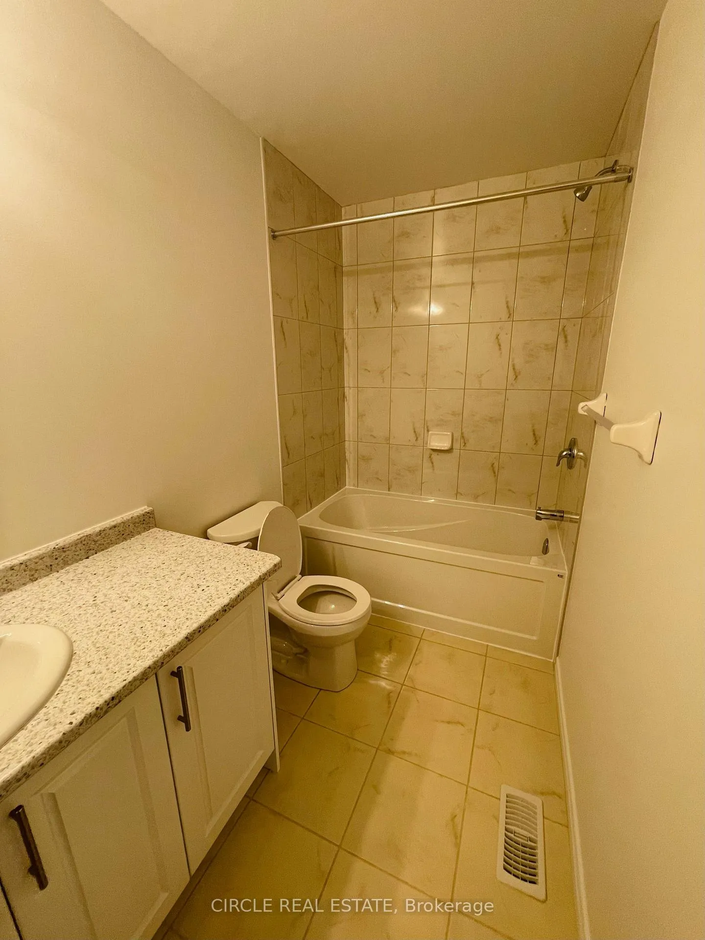 Photo 10 of 28 Goldie Ml Road W, Kitchener, Mill Courtland Woodside Park — HOMEH