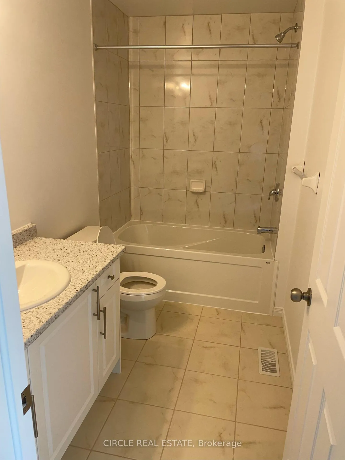 Photo 11 of 28 Goldie Ml Road W, Kitchener, Mill Courtland Woodside Park — HOMEH