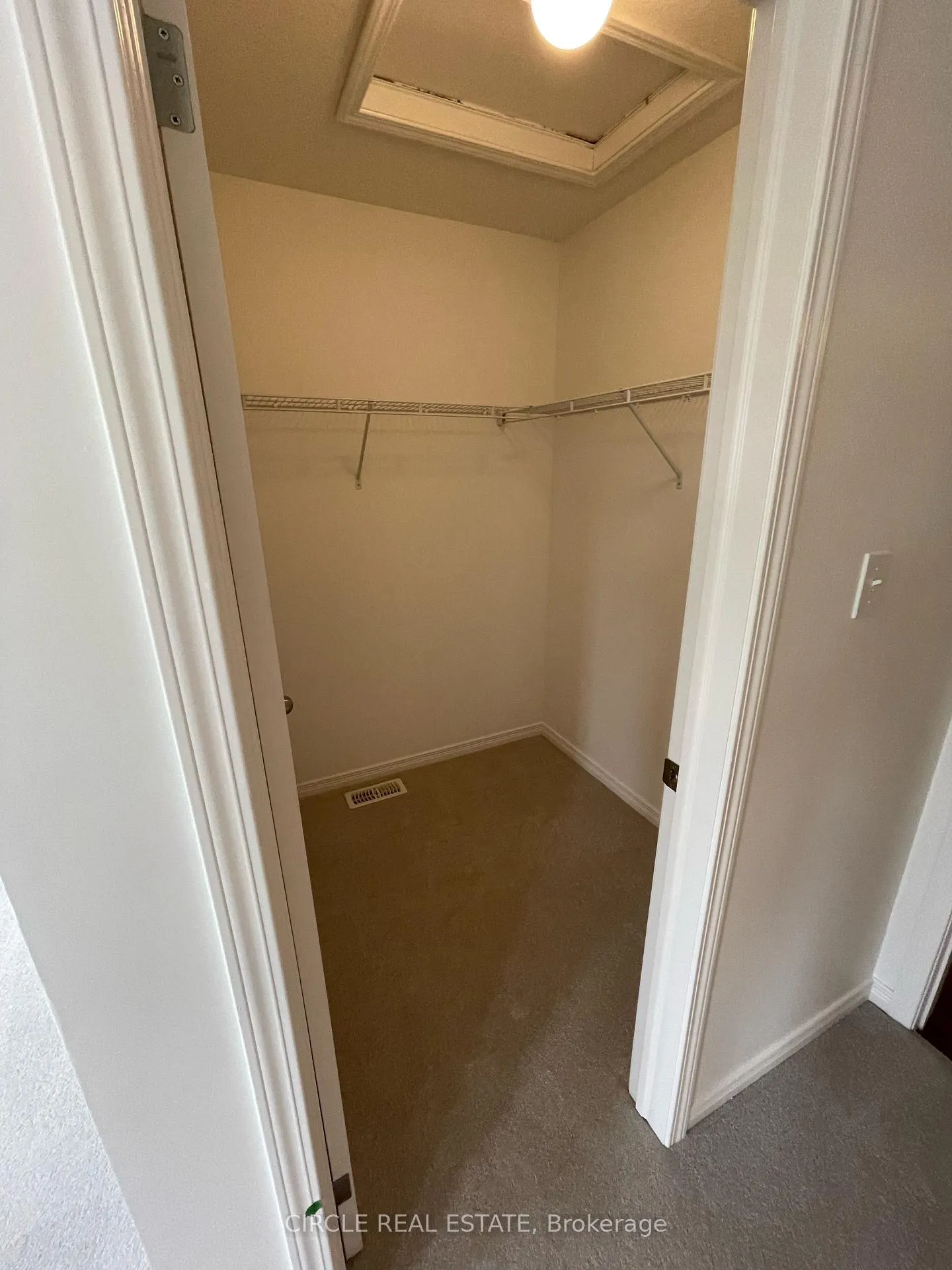 Photo 12 of 28 Goldie Ml Road W, Kitchener, Mill Courtland Woodside Park — HOMEH