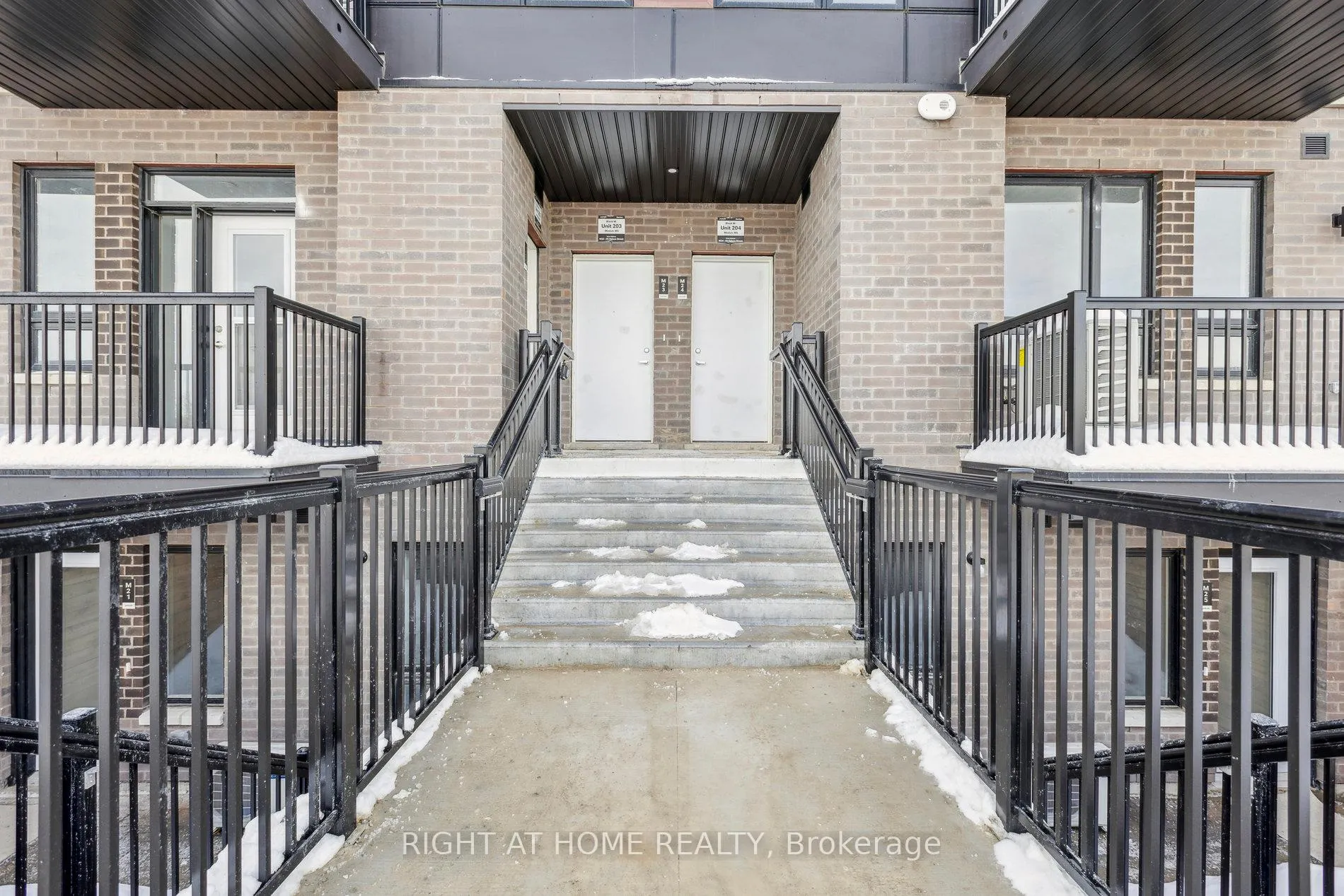 Photo 3 of Unit M23, 40 Palace Street, Kitchener — HOMEH