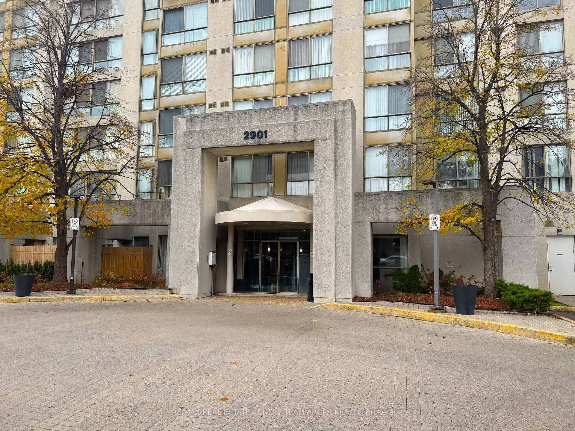 Front of Unit 505, 2901 Kipling Avenue
