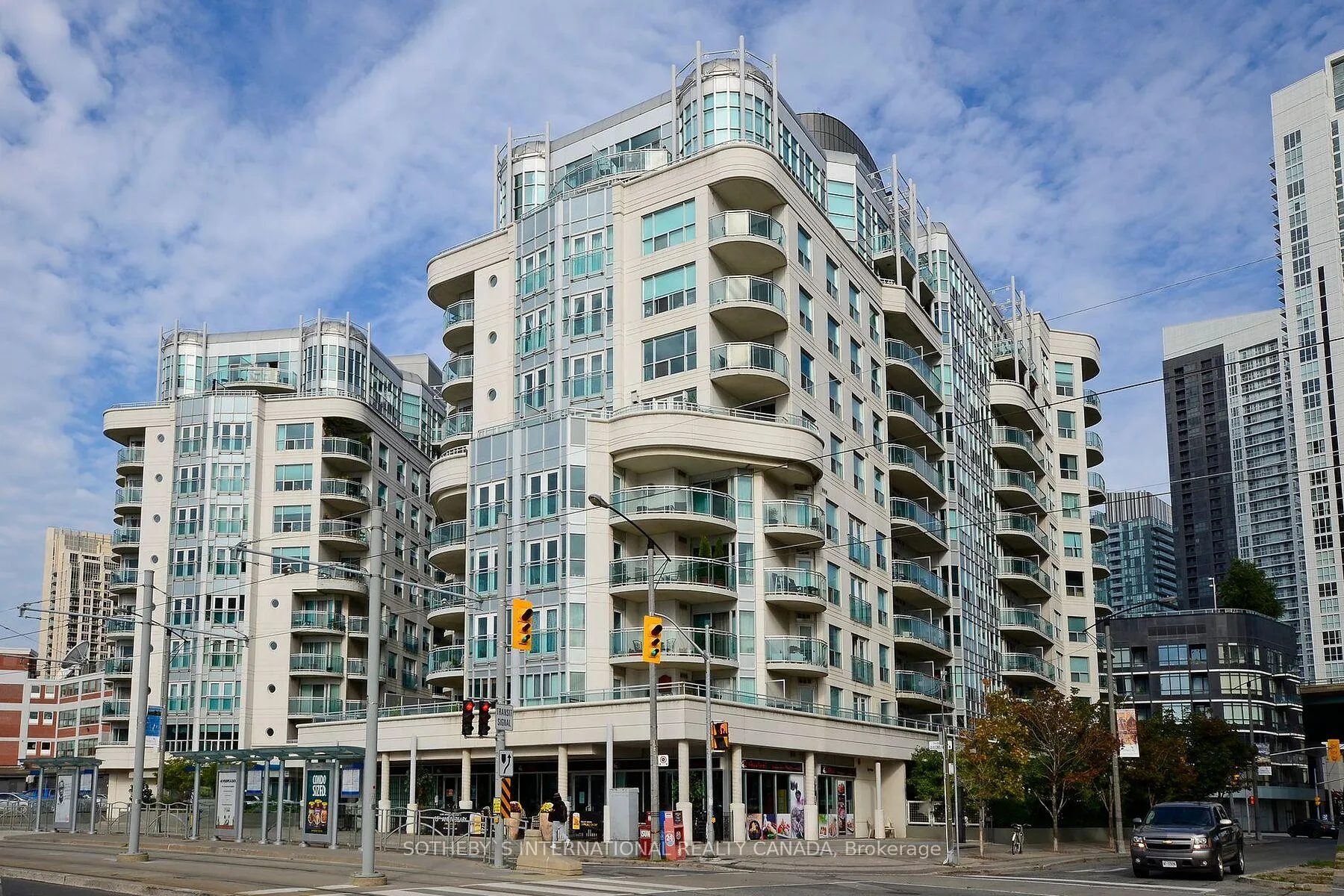 Front of Unit 203, 600 Queens Quay W