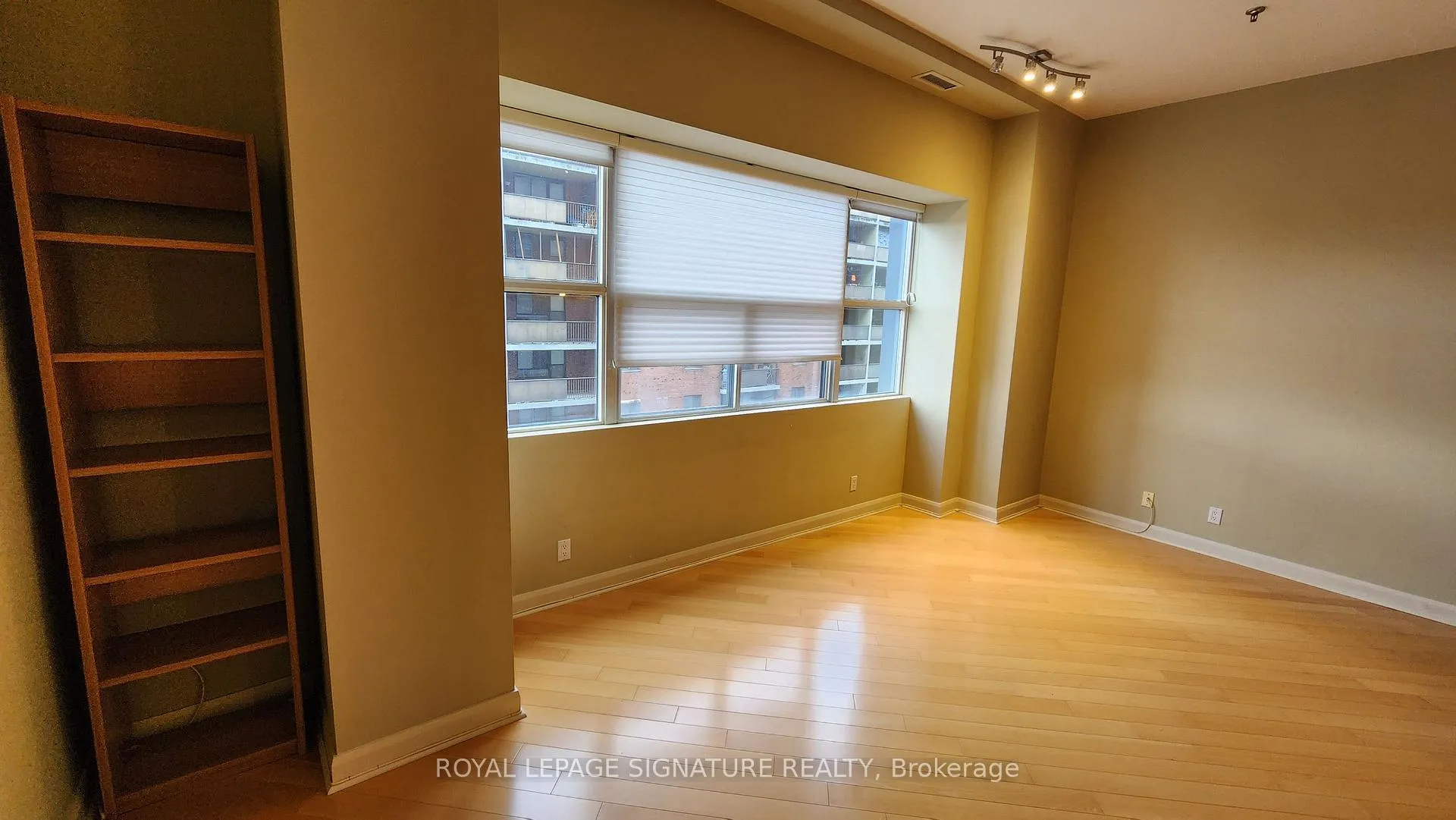 Photo 3 of Unit 601, 700 King Street W, Toronto, Niagara — HOMEH