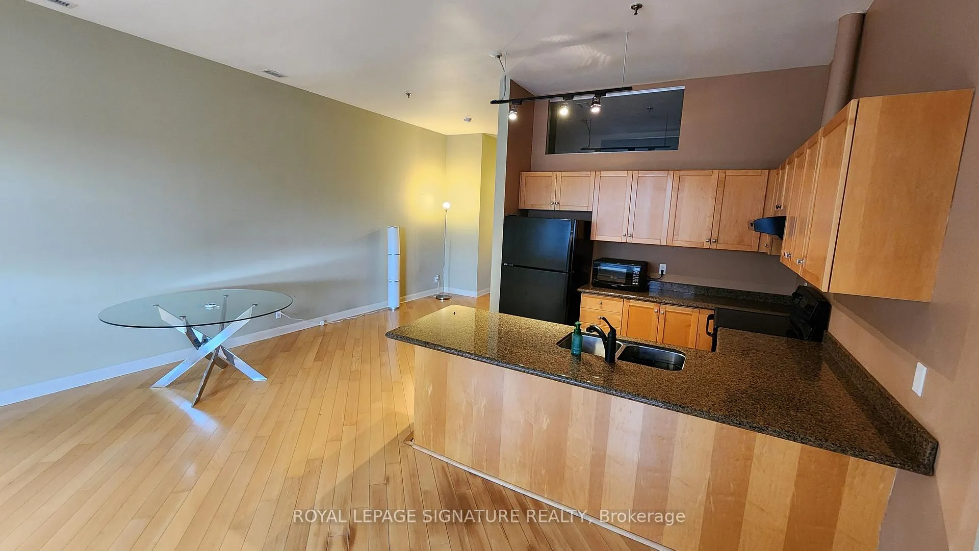 Photo 4 of Unit 601, 700 King Street W, Toronto, Niagara — HOMEH