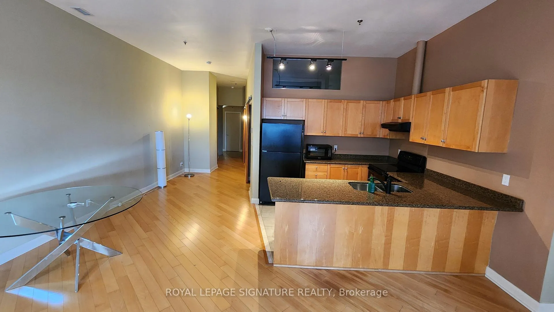 Photo 5 of Unit 601, 700 King Street W, Toronto, Niagara — HOMEH