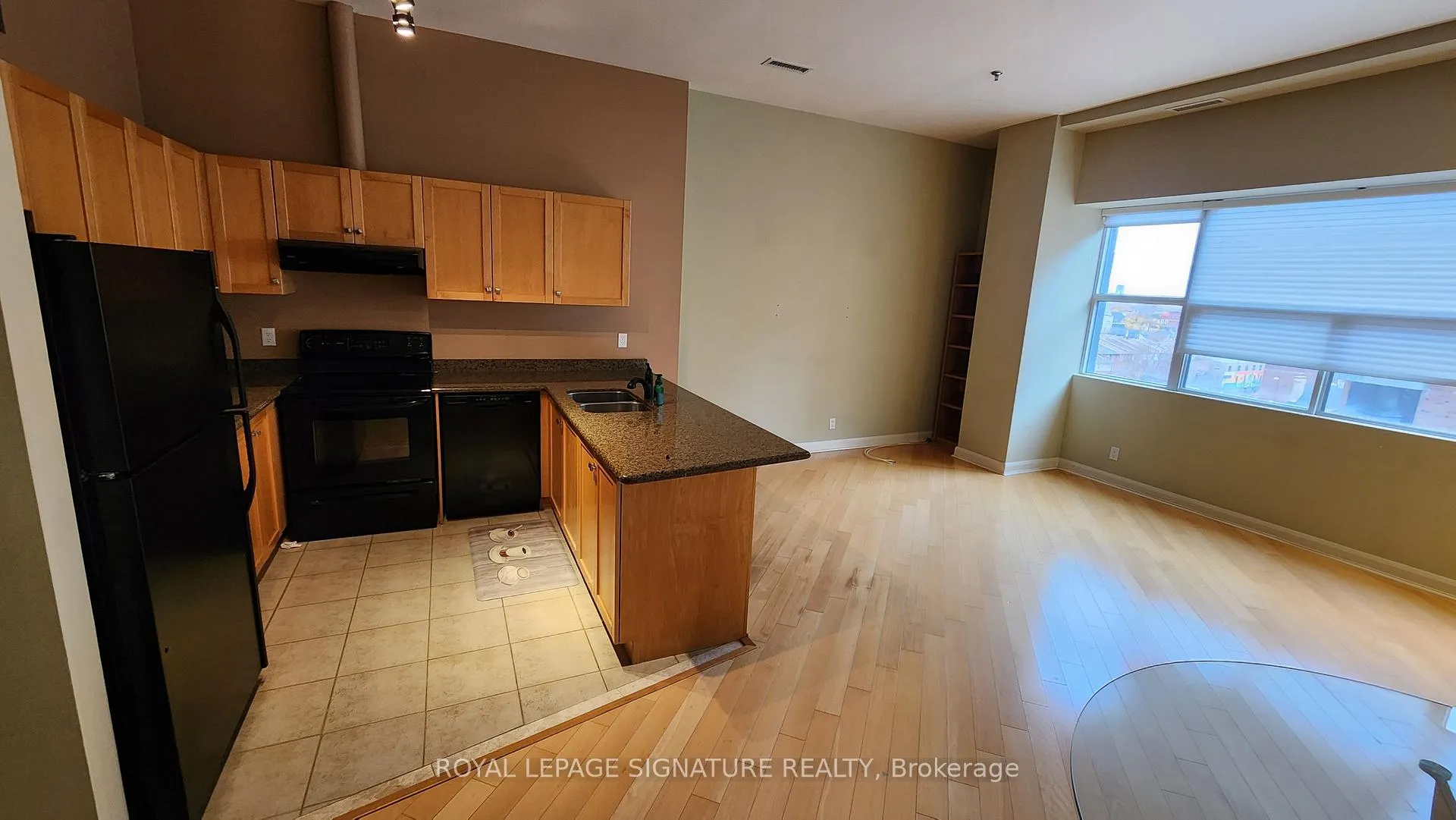 Photo 15 of Unit 601, 700 King Street W, Toronto, Niagara — HOMEH
