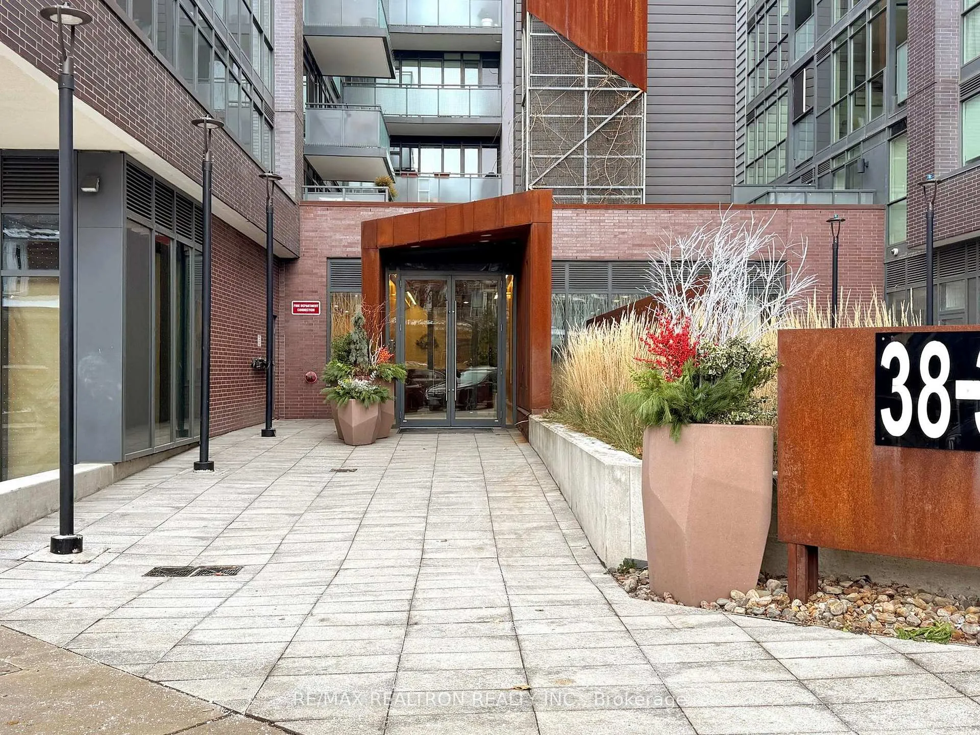 Photo 5 of Unit 302, 36 Howard Park Avenue, Toronto, Roncesvalles — HOMEH