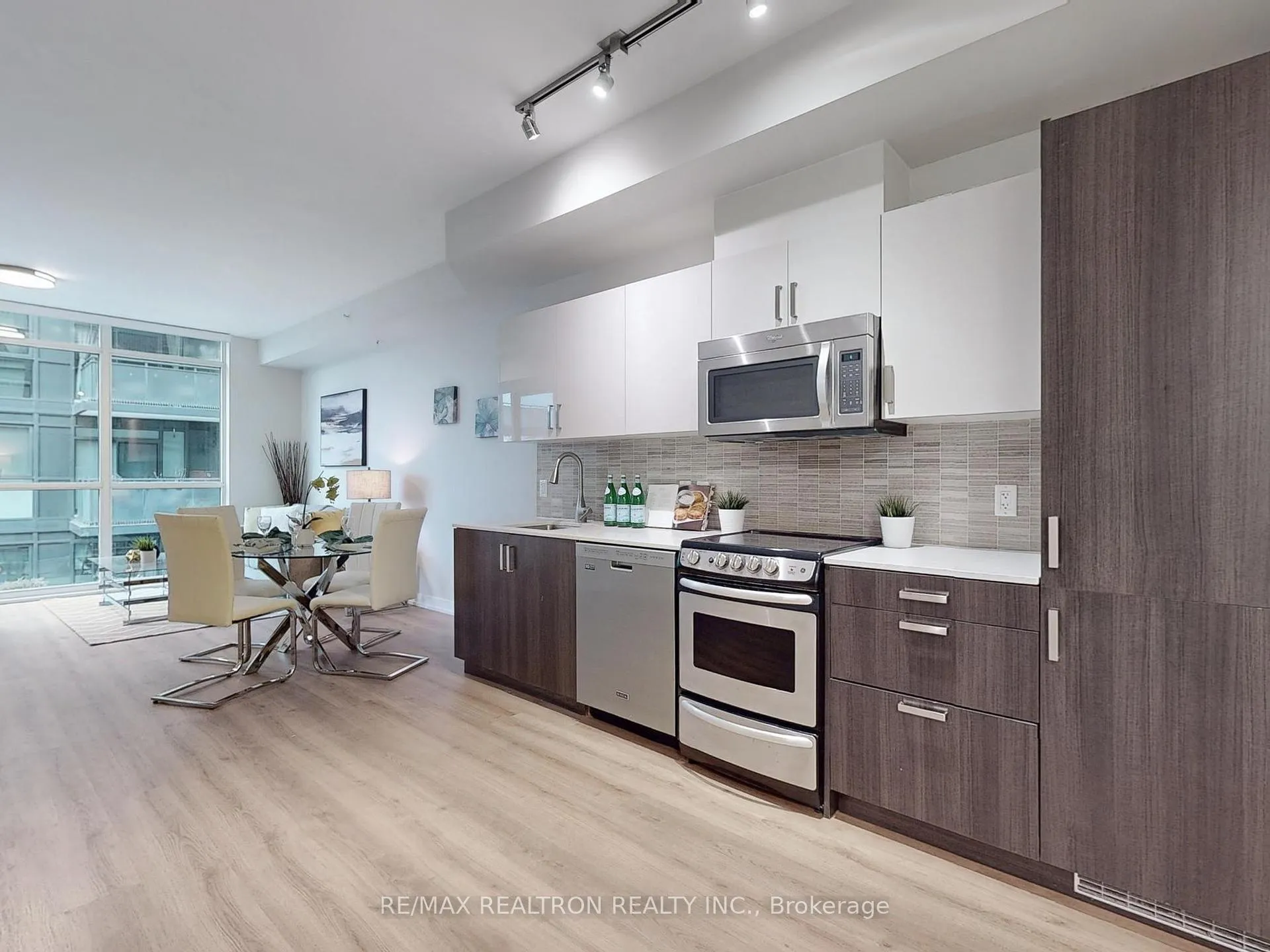 Photo 13 of Unit 302, 36 Howard Park Avenue, Toronto, Roncesvalles — HOMEH