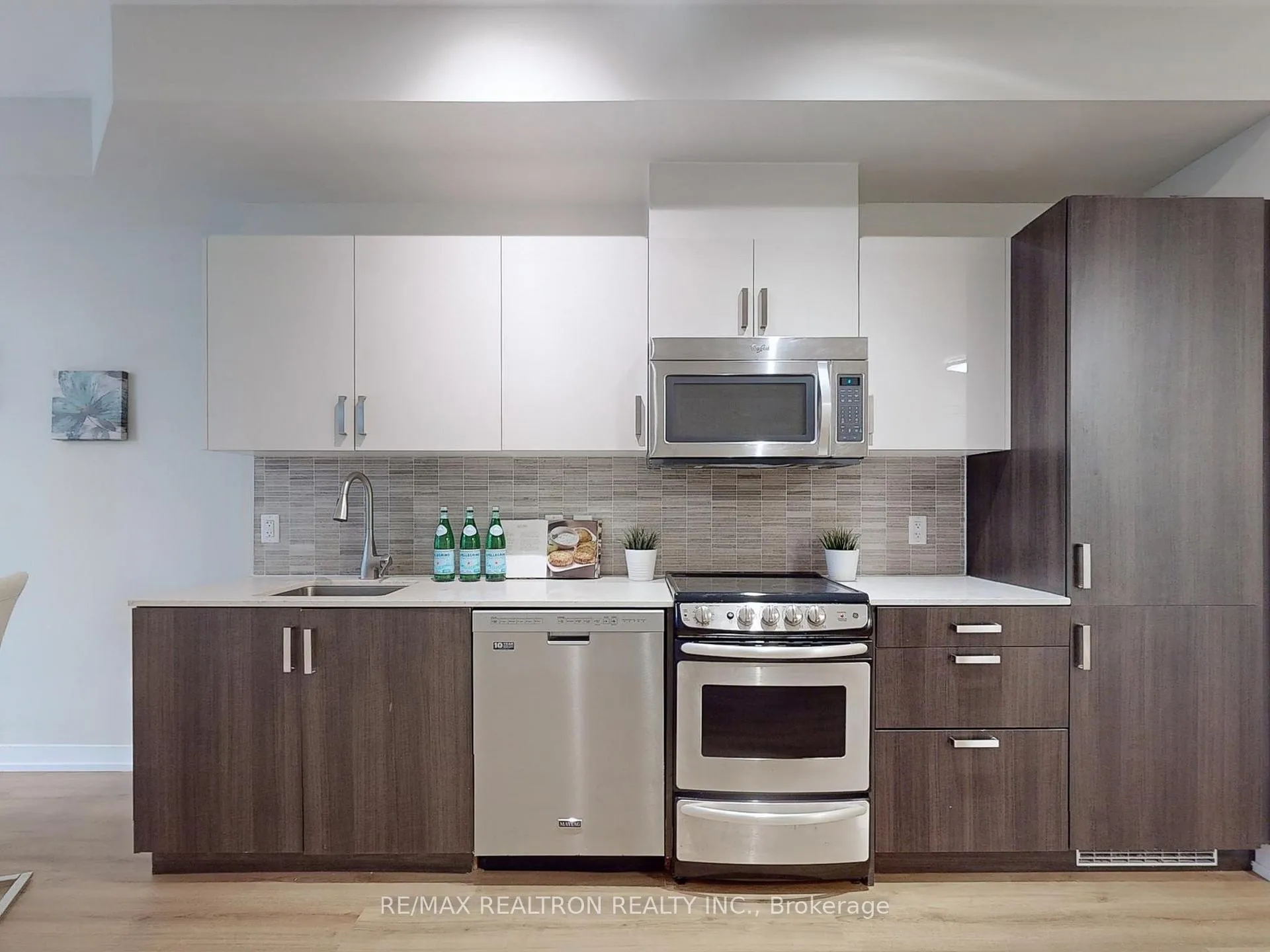 Photo 16 of Unit 302, 36 Howard Park Avenue, Toronto, Roncesvalles — HOMEH