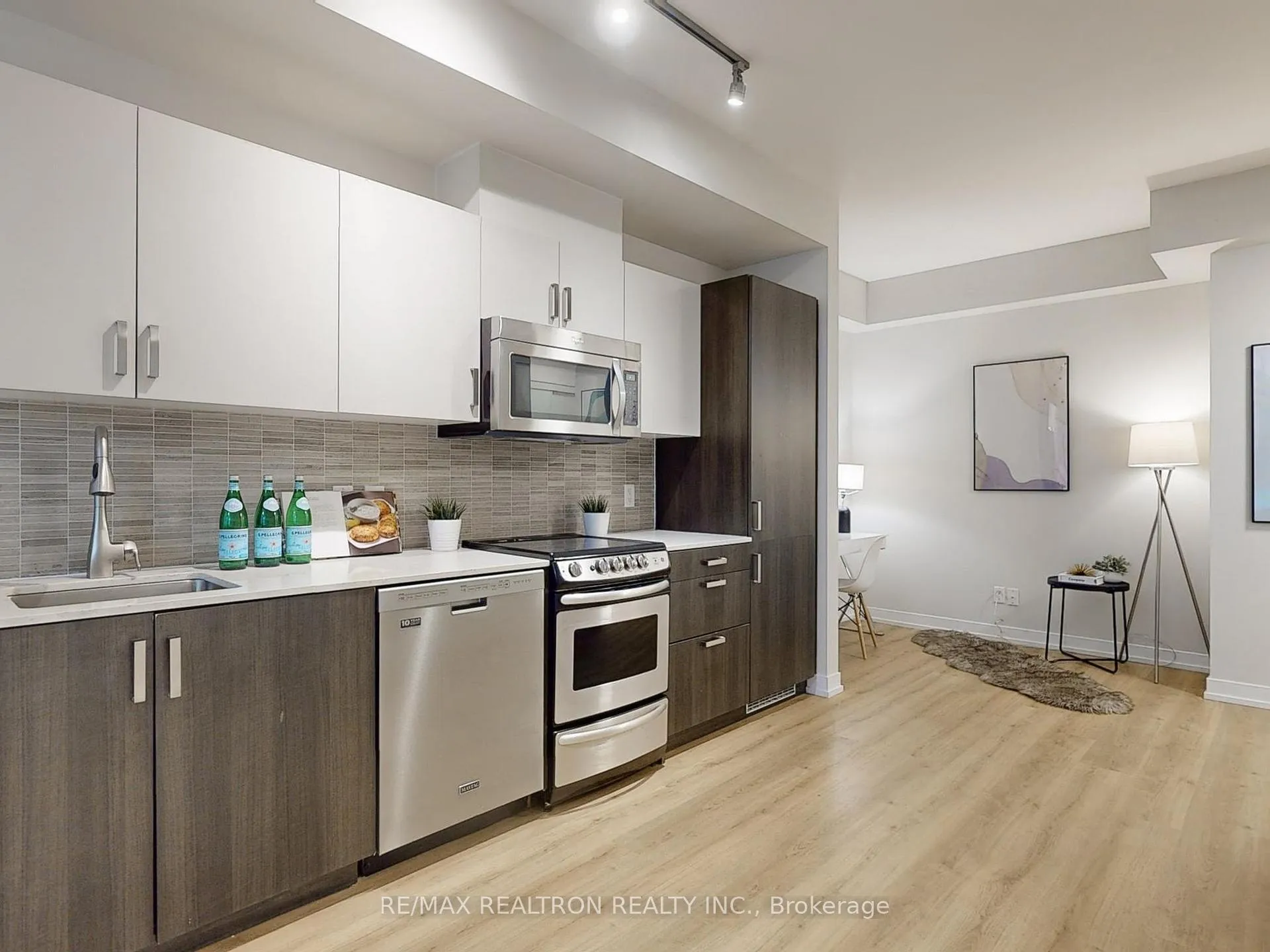 Photo 17 of Unit 302, 36 Howard Park Avenue, Toronto, Roncesvalles — HOMEH