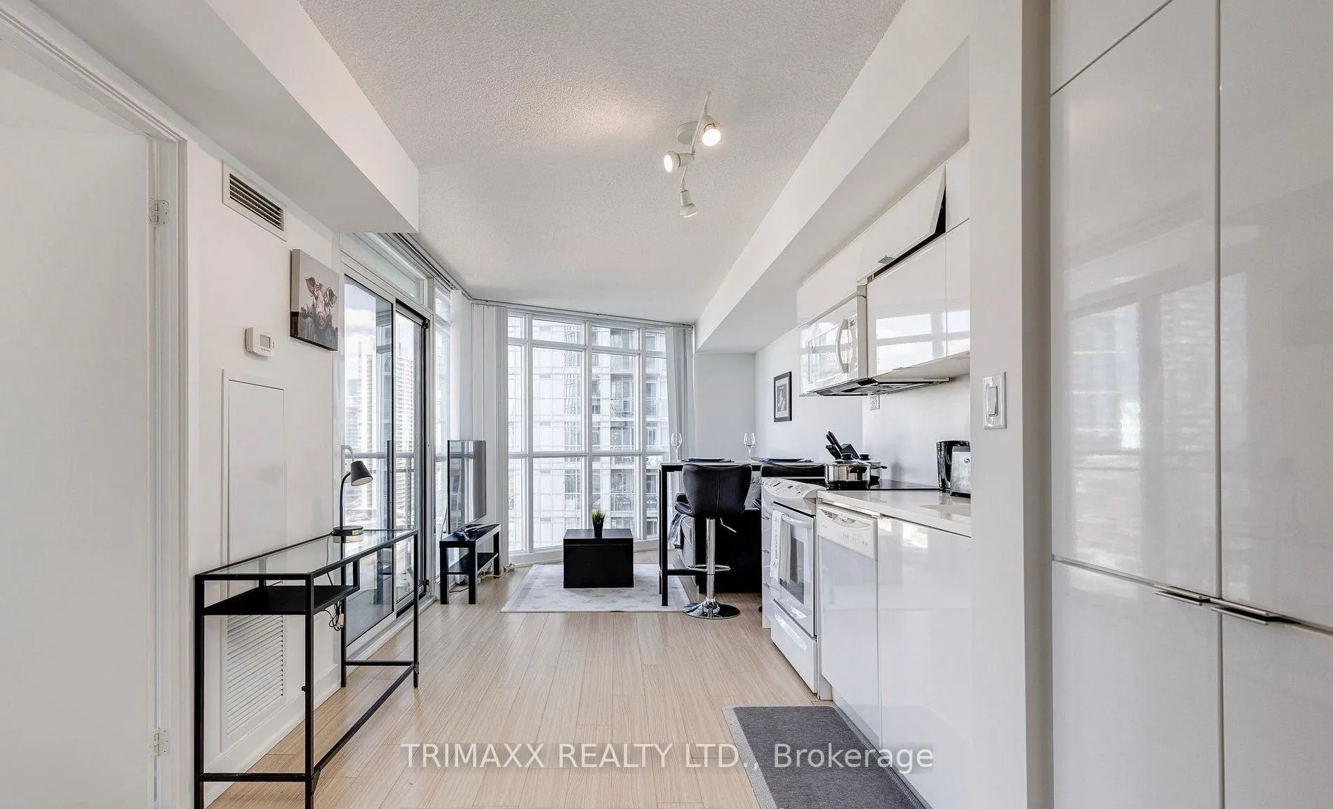 Photo 2 of Unit 3002, 21 Iceboat Terrace, Toronto, Waterfront Communities — HOMEH