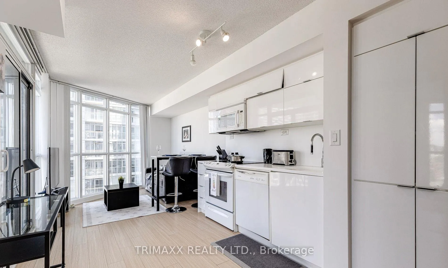 Photo 3 of Unit 3002, 21 Iceboat Terrace, Toronto, Waterfront Communities — HOMEH