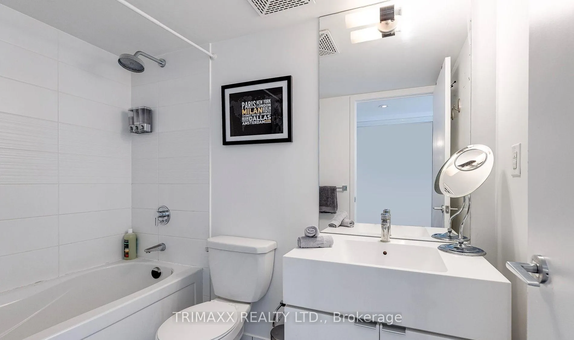 Photo 4 of Unit 3002, 21 Iceboat Terrace, Toronto, Waterfront Communities — HOMEH