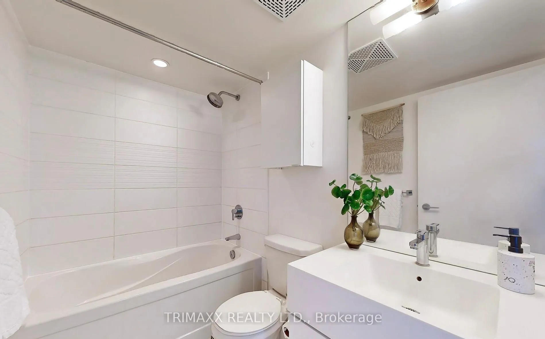 Photo 8 of Unit 3002, 21 Iceboat Terrace, Toronto, Waterfront Communities — HOMEH