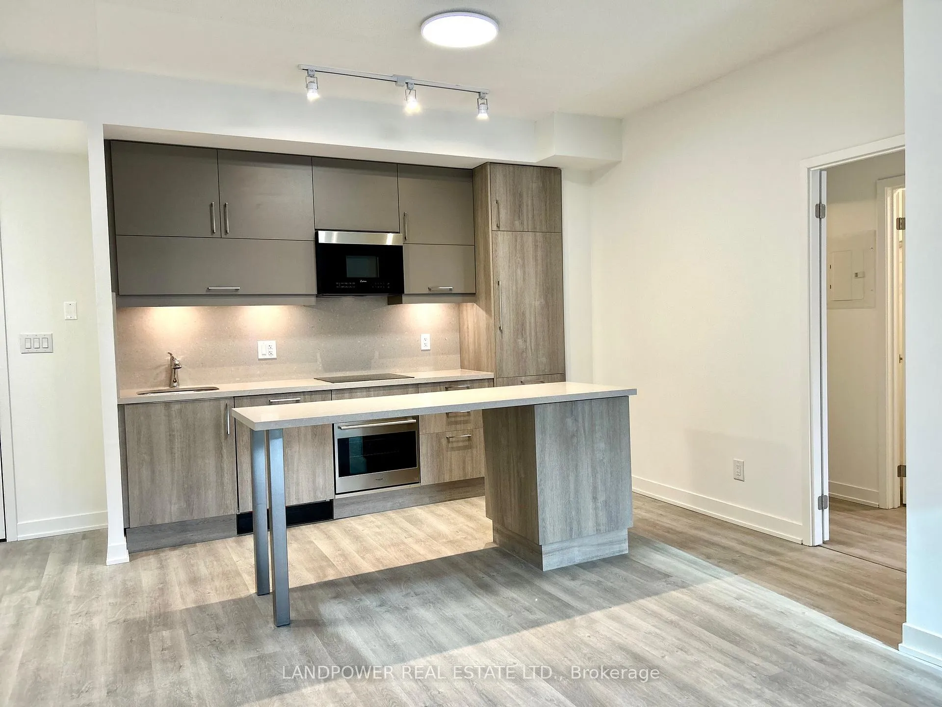 Photo 4 of Unit 733, 8119 Birchmount Road, Markham, Unionville — HOMEH